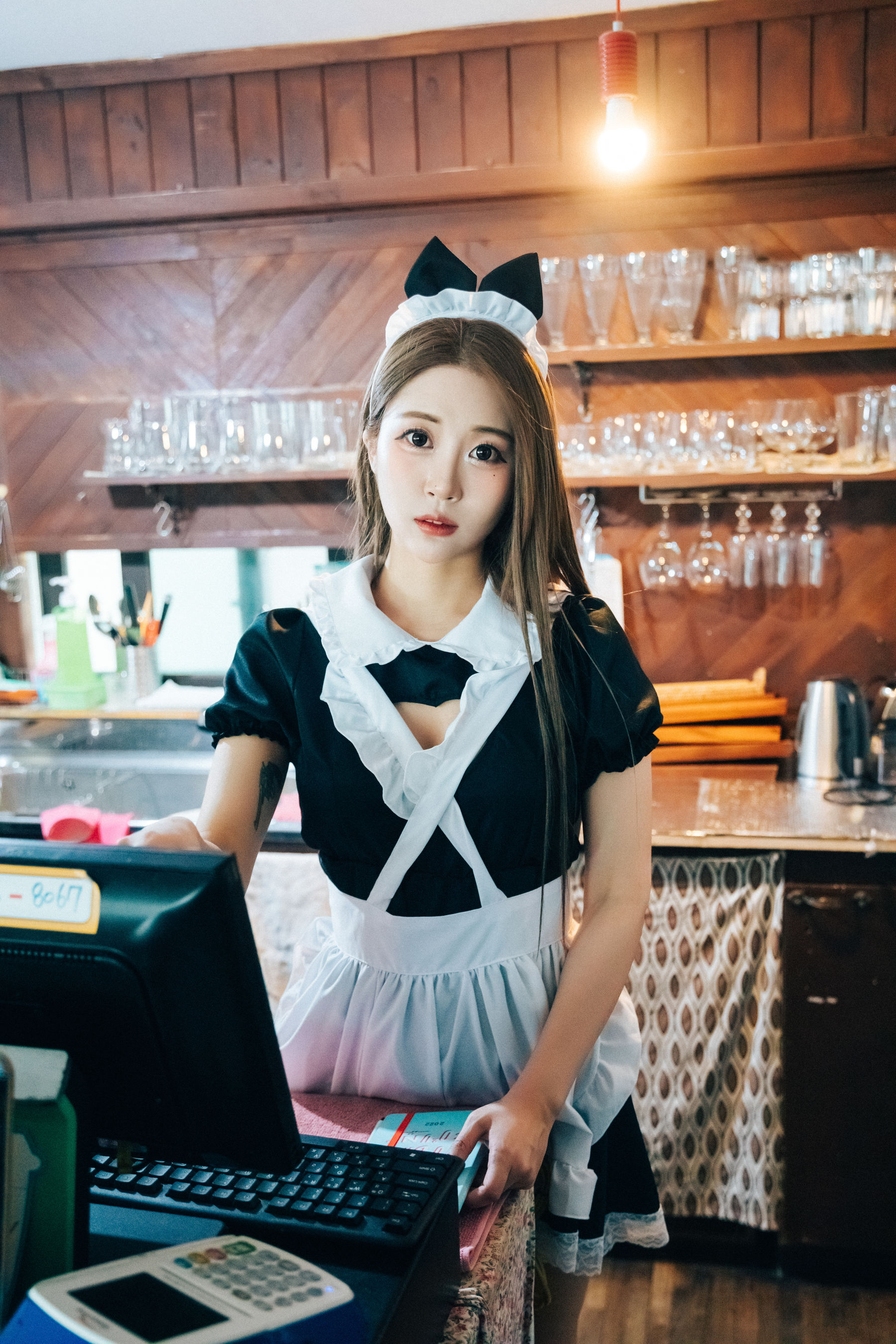 [LOOZY] Bomi – Maid cafe-秀臀网-高品质图集网