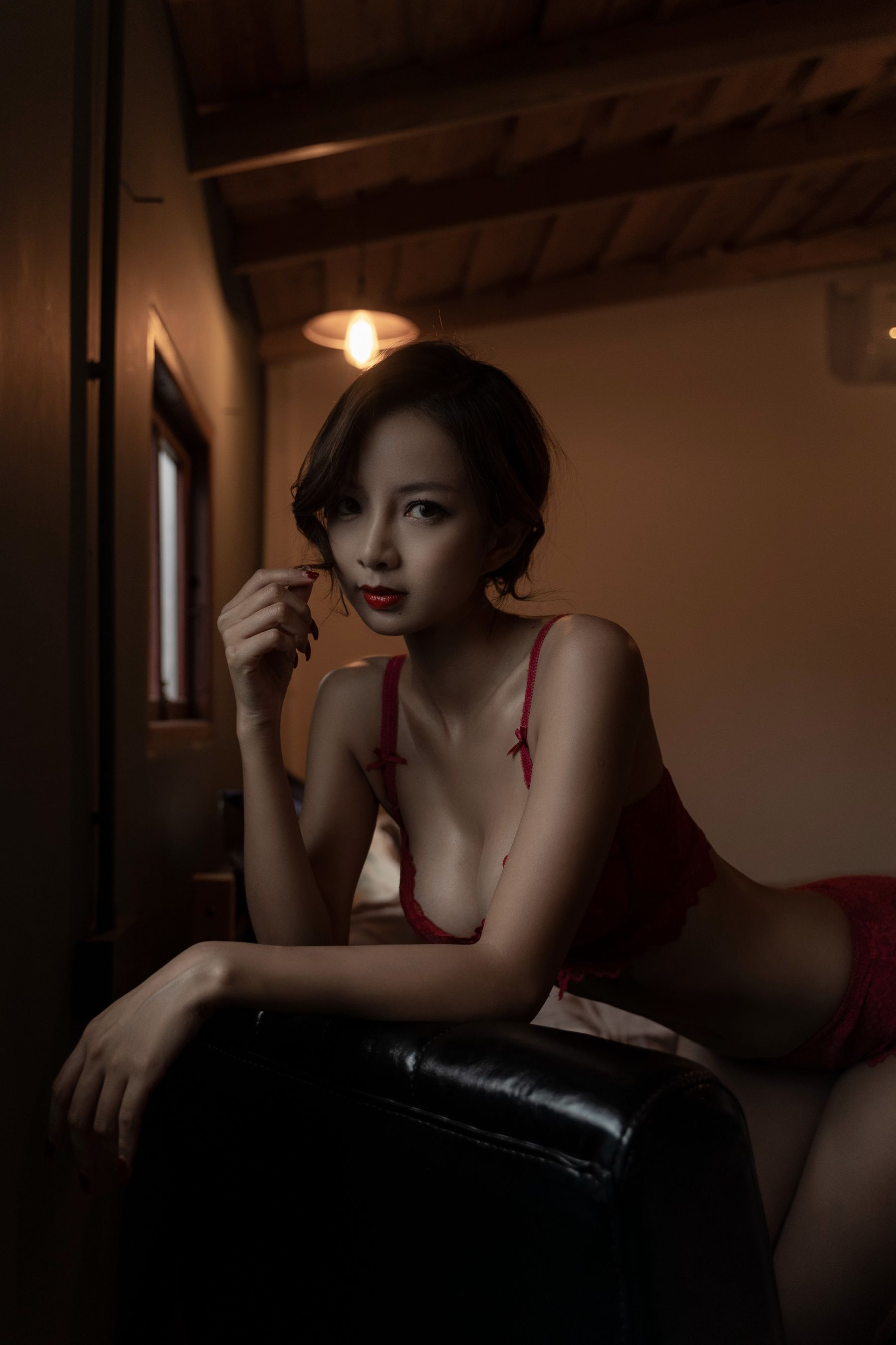 [网红COSER写真] Nicole小月 – 后窗-秀臀网-高品质图集网