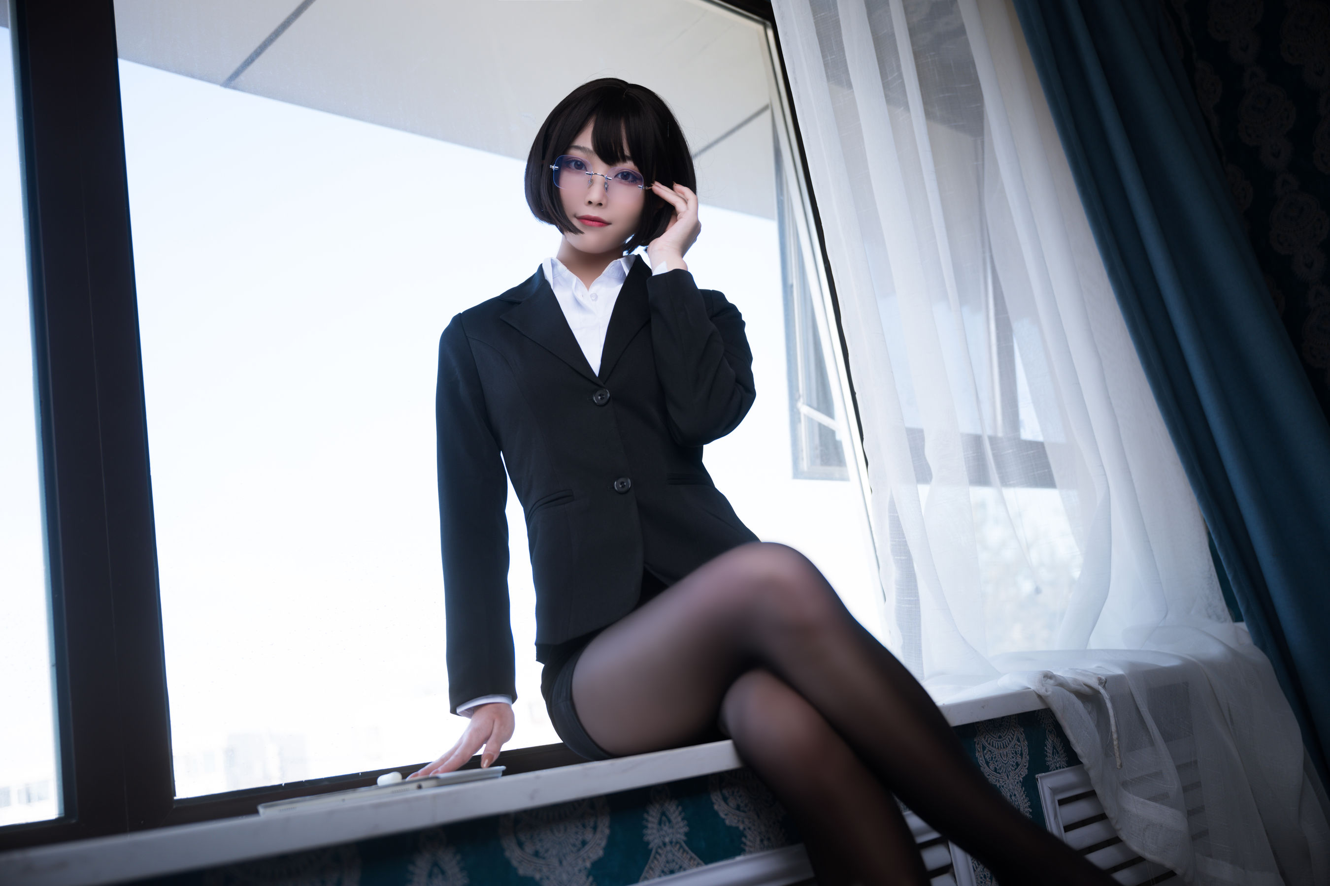 [网红COSER写真] Cosplay汪知子 – 黑丝OL-秀臀网-高品质图集网