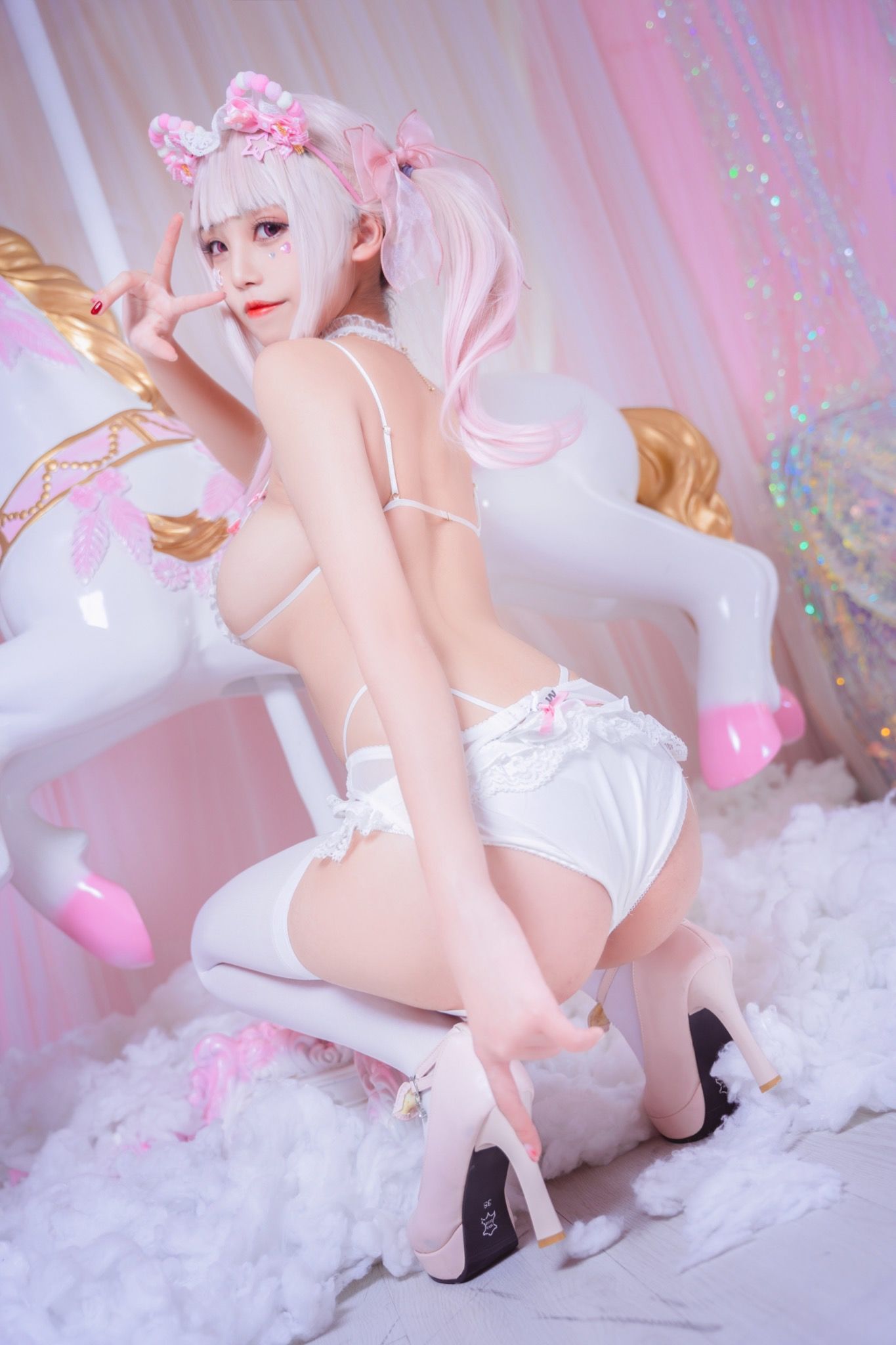 [Cosplay写真] 萌系小姐姐蜜汁猫裘 – 糖果假期-秀臀网-高品质图集网