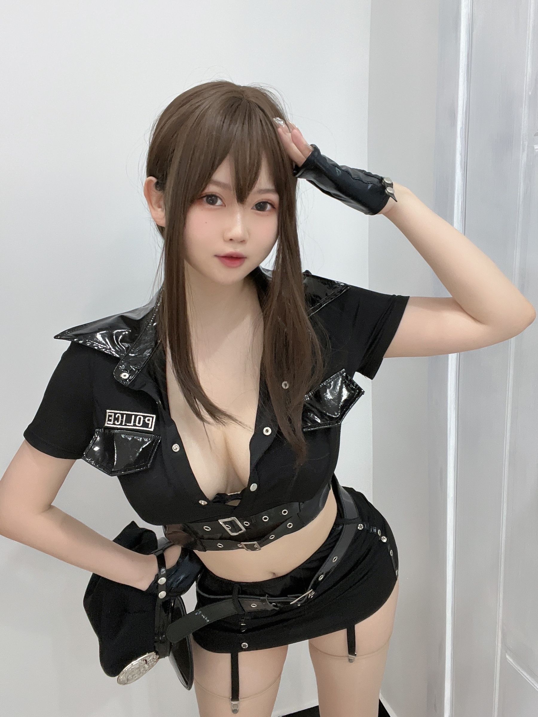 [福利COS] 蜜桃少女是依酱呀 – 女警-秀臀网-高品质图集网