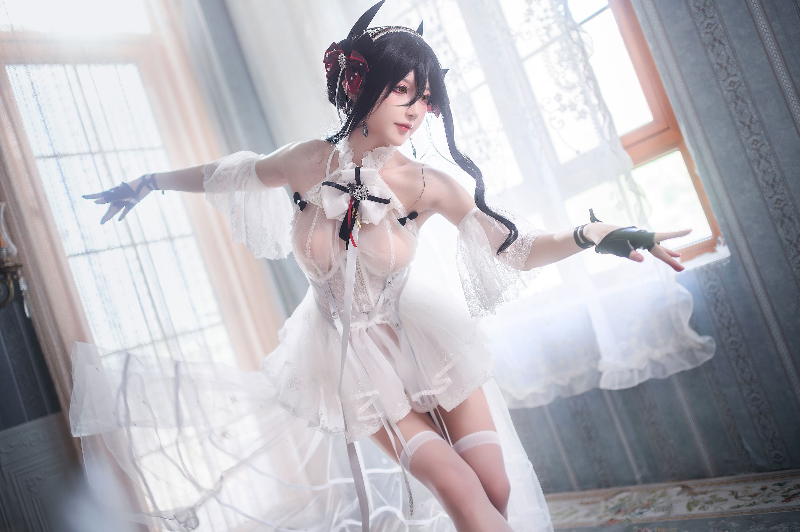 [福利COS] 动漫博主阿包也是兔娘 – 明日方舟 伊内斯芭蕾-秀臀网-高品质图集网