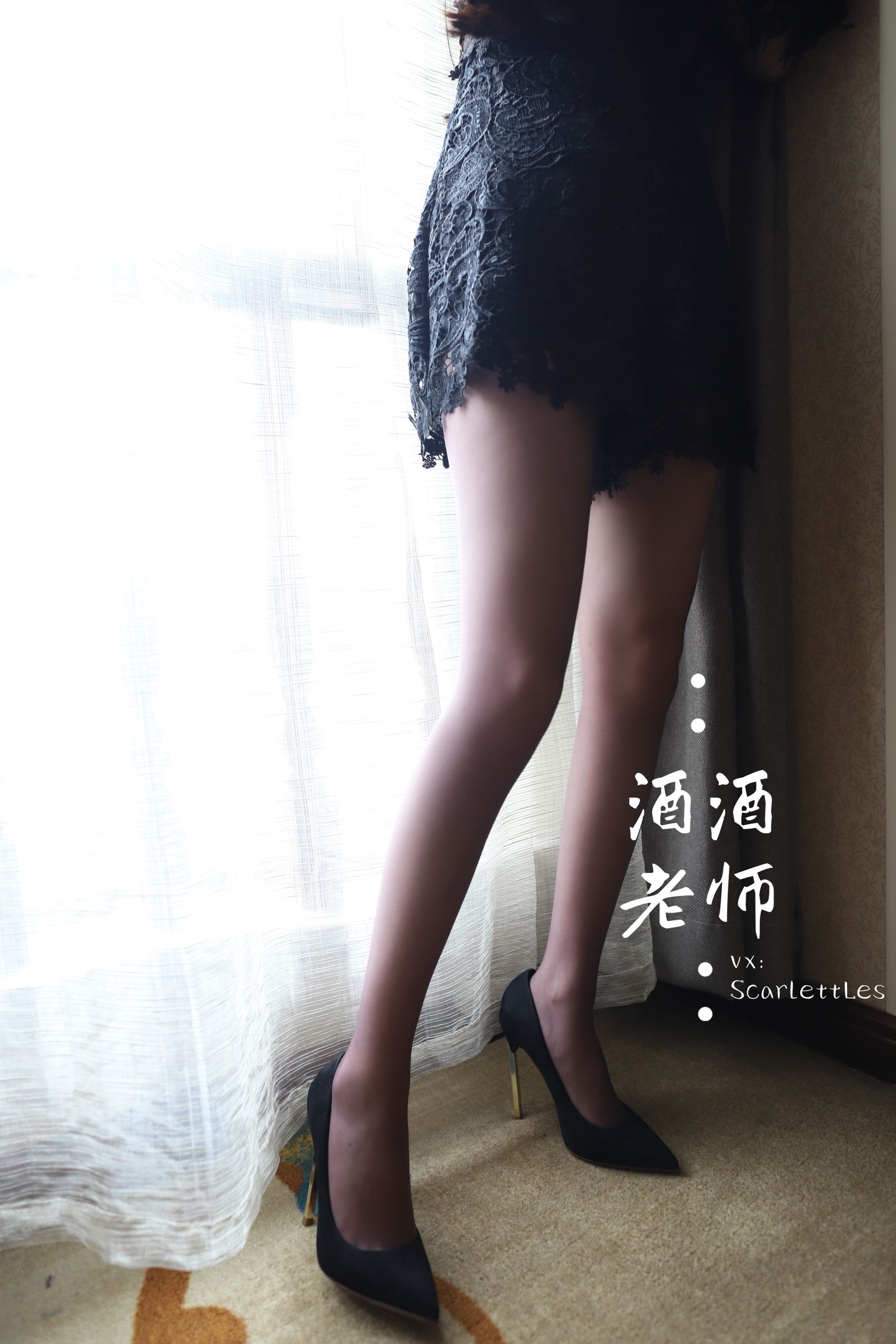 [网红COSER] 酒酒老师 – 开裆丝的紫色诱惑-秀臀网-高品质图集网