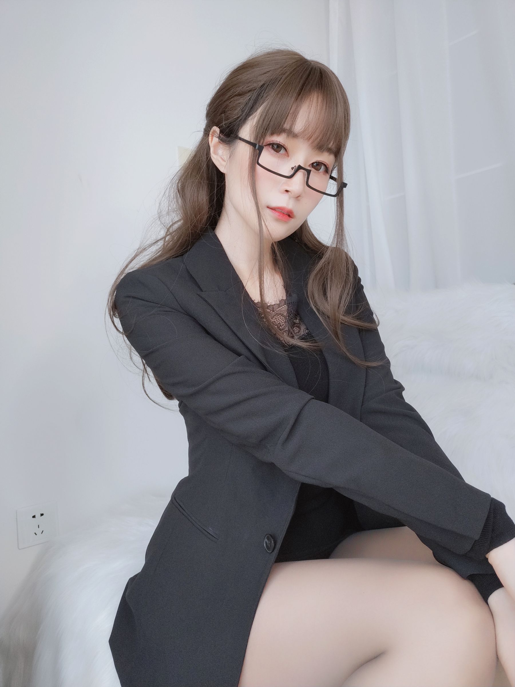 [Cosplay] Coser小姐姐白银 – 黑西服-秀臀网-高品质图集网