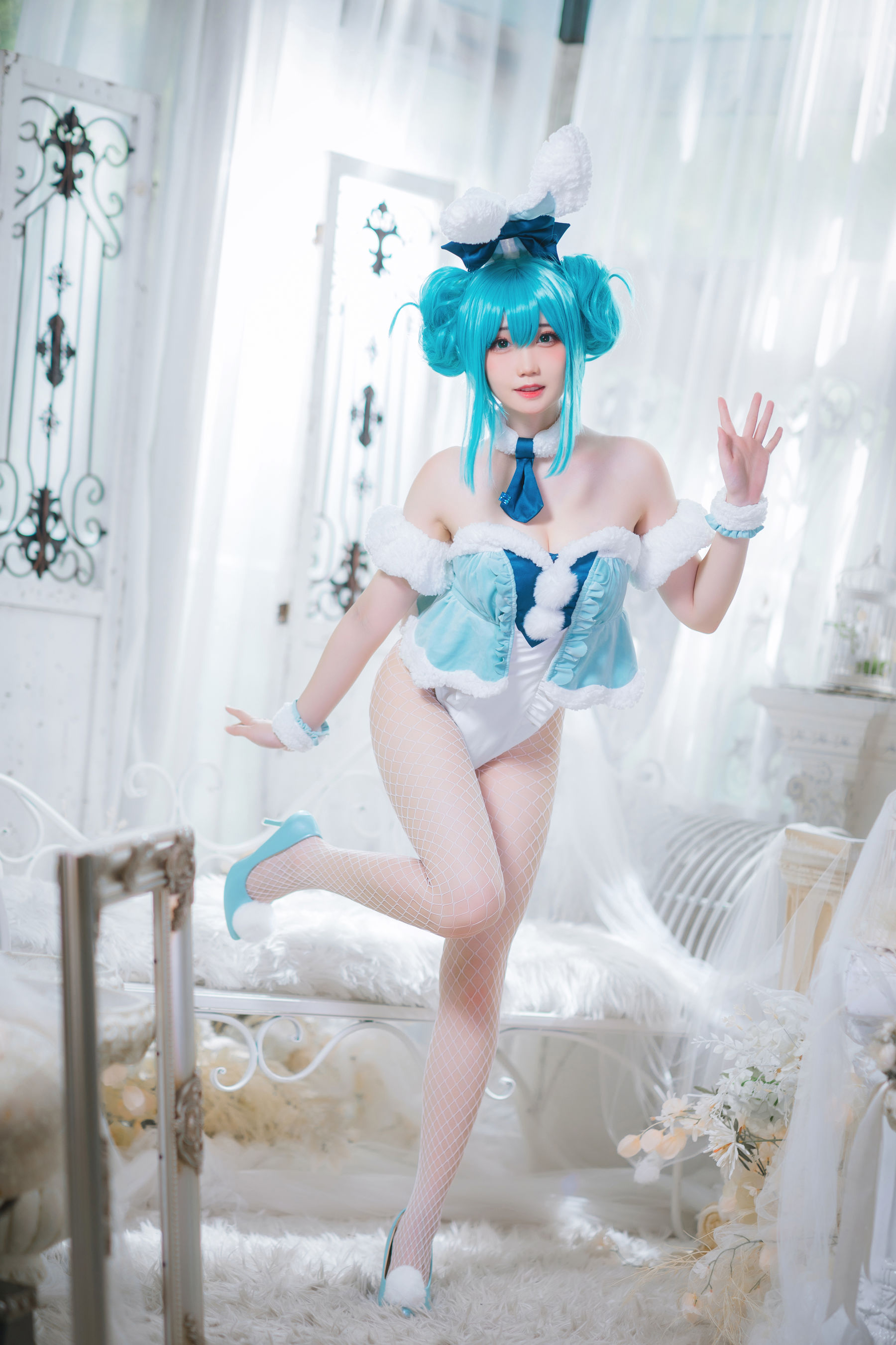 [福利COS] 焖焖碳 – 初音兔女郎-秀臀网-高品质图集网