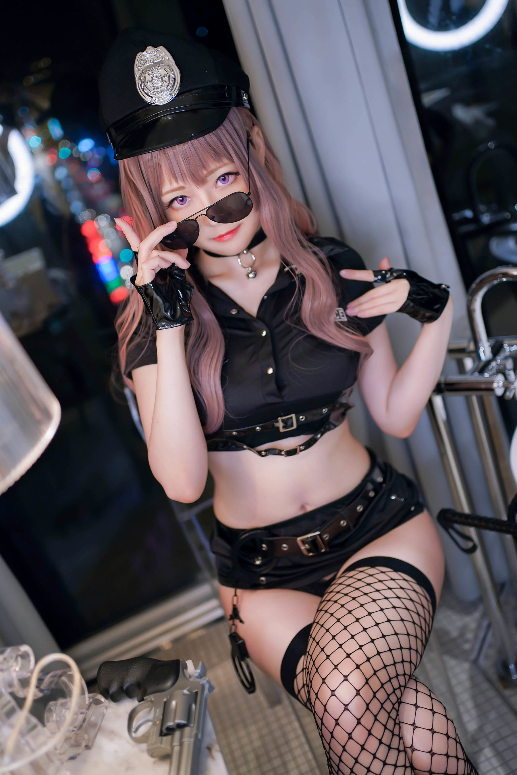 [Cosplay] COS妹子Arty亞緹 – 女警网袜-秀臀网-高品质图集网