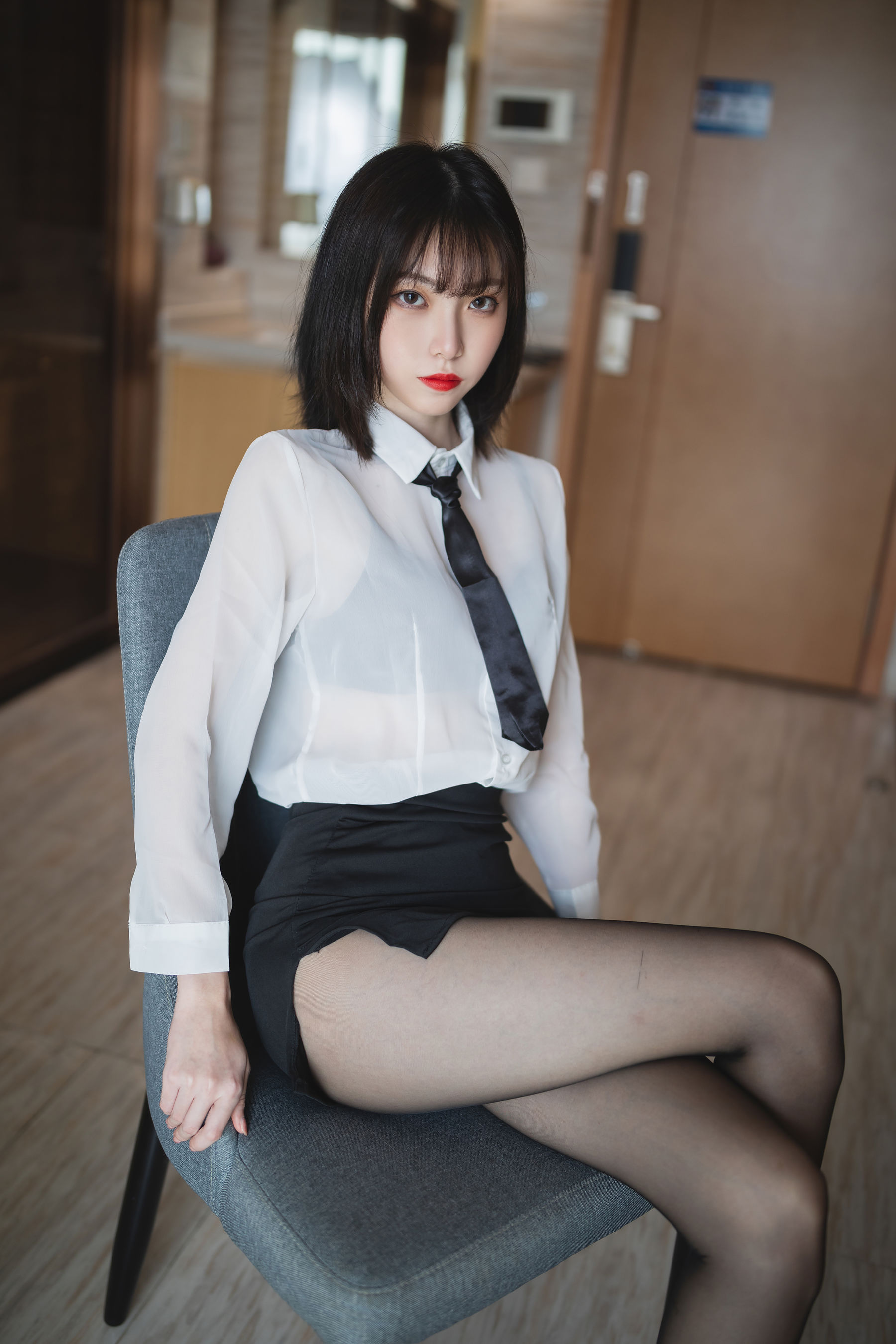 [福利COS] 许岚 – OL制服-秀臀网-高品质图集网