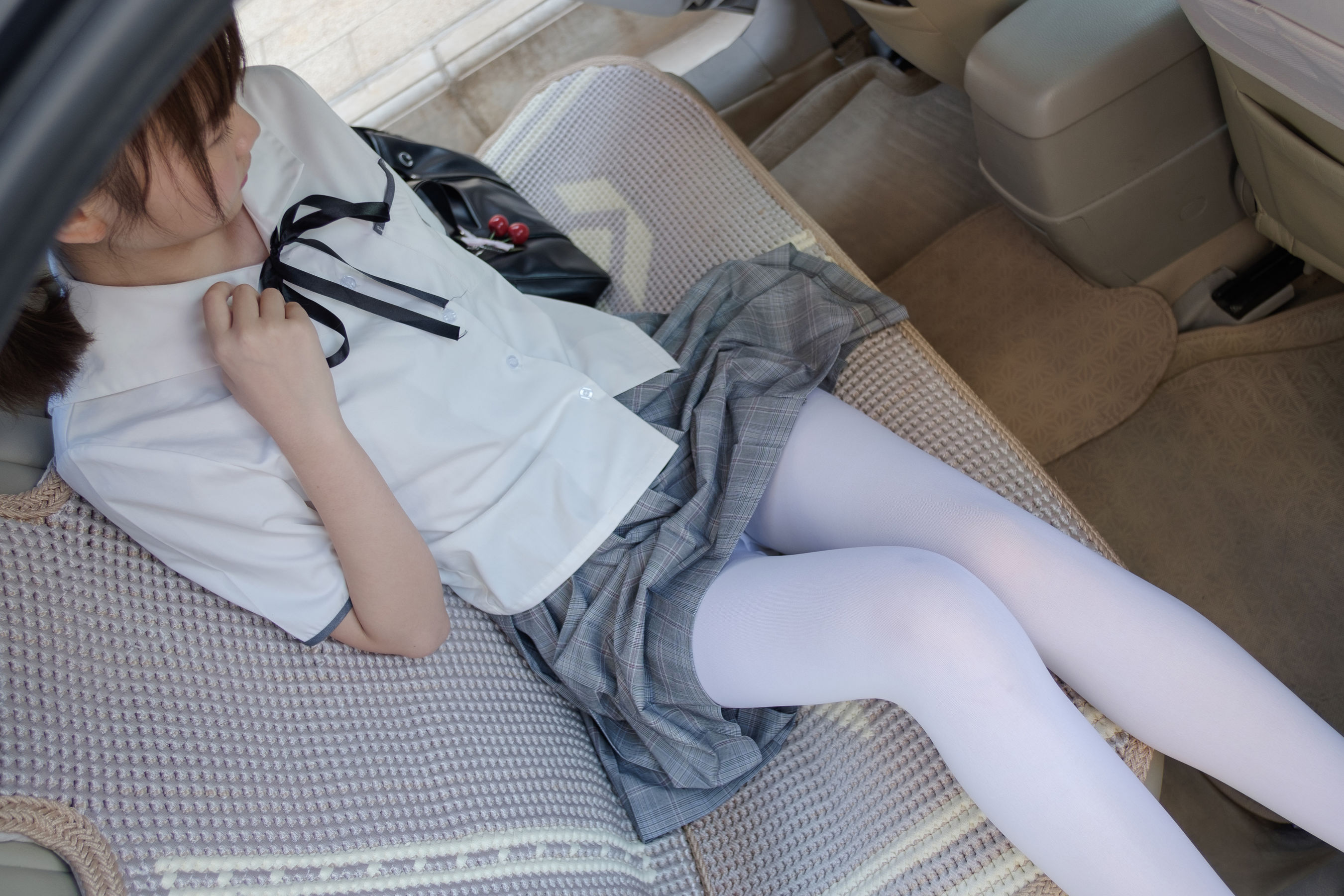 [森萝财团] R15-023 白丝足控腿控-秀臀网-高品质图集网