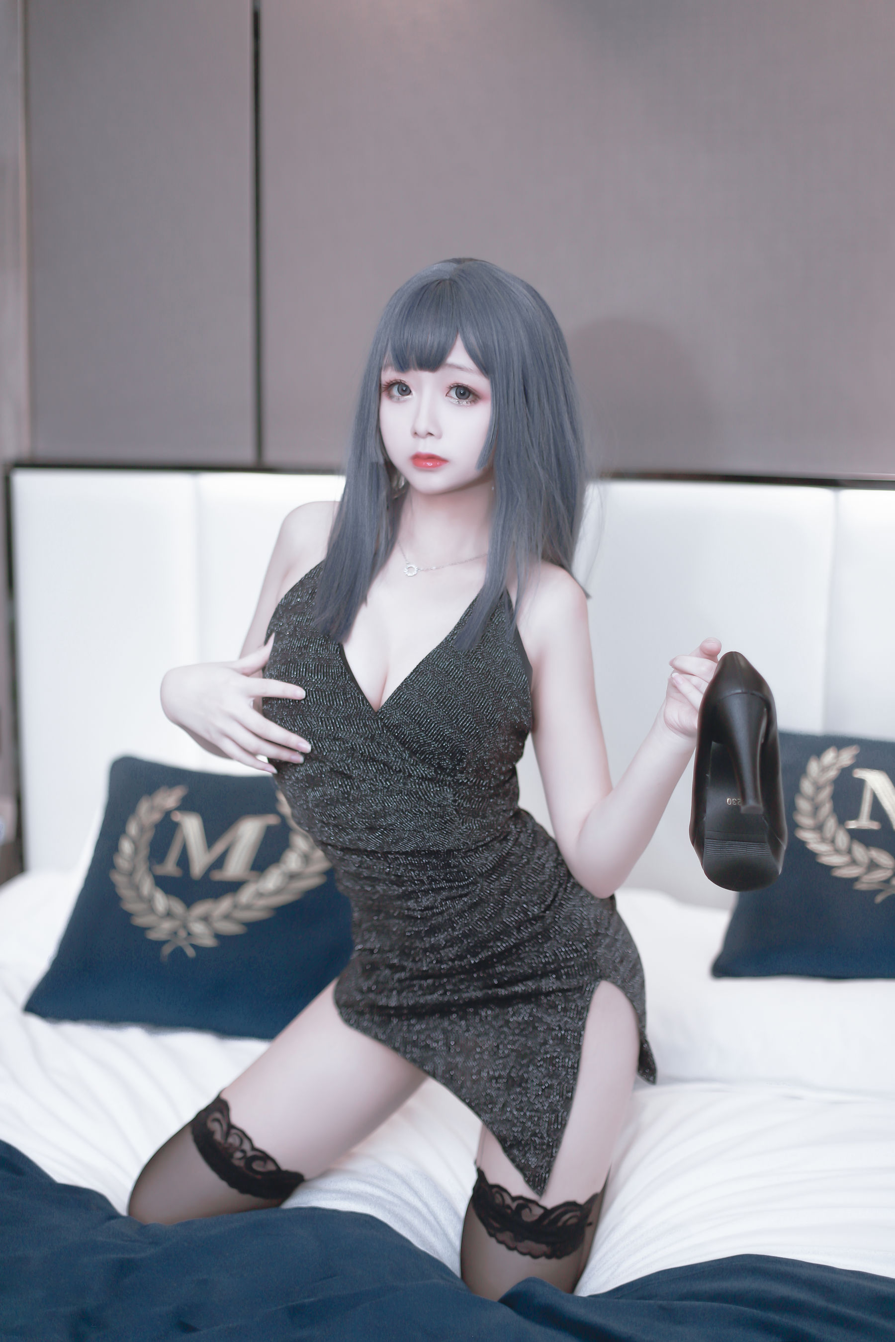 [COS福利] Cosplay日奈娇 – 黑色礼服-秀臀网-高品质图集网