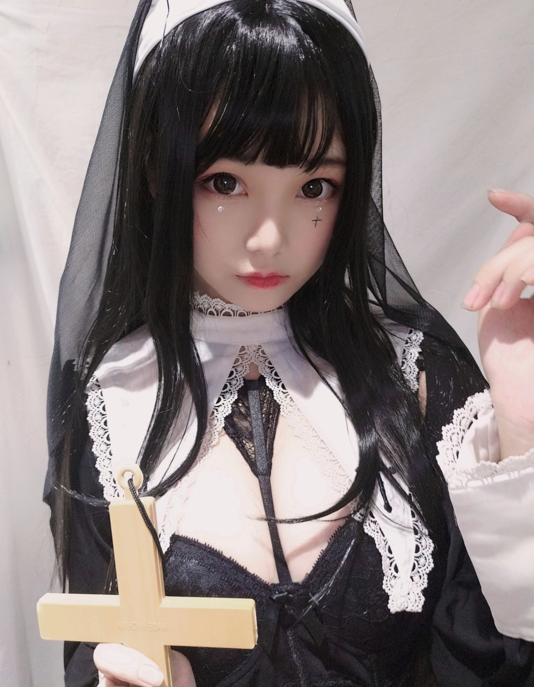 [Cosplay写真] 萌系小姐姐蜜汁猫裘 – 修女-秀臀网-高品质图集网