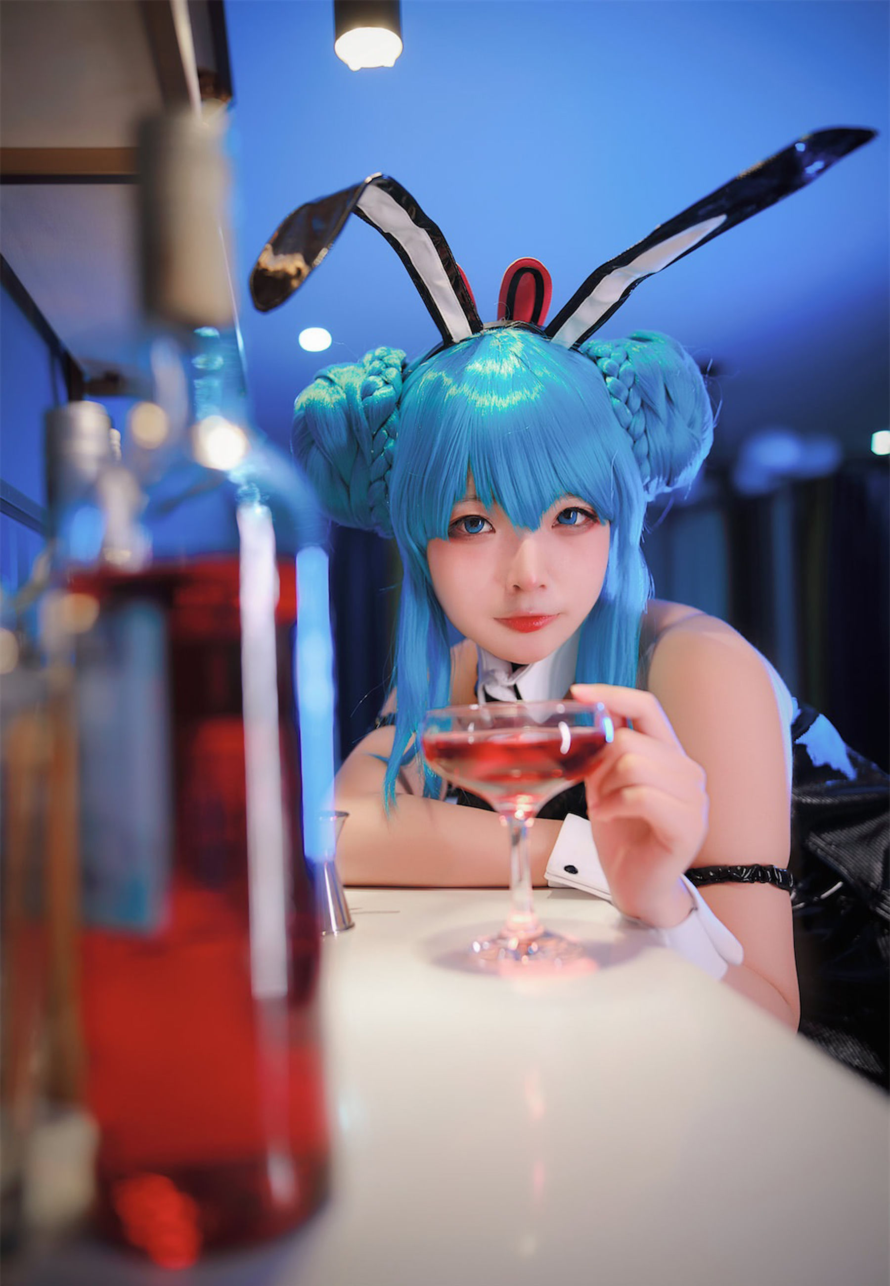 [福利COS] yuuhui玉汇 – 初音黑兔-秀臀网-高品质图集网