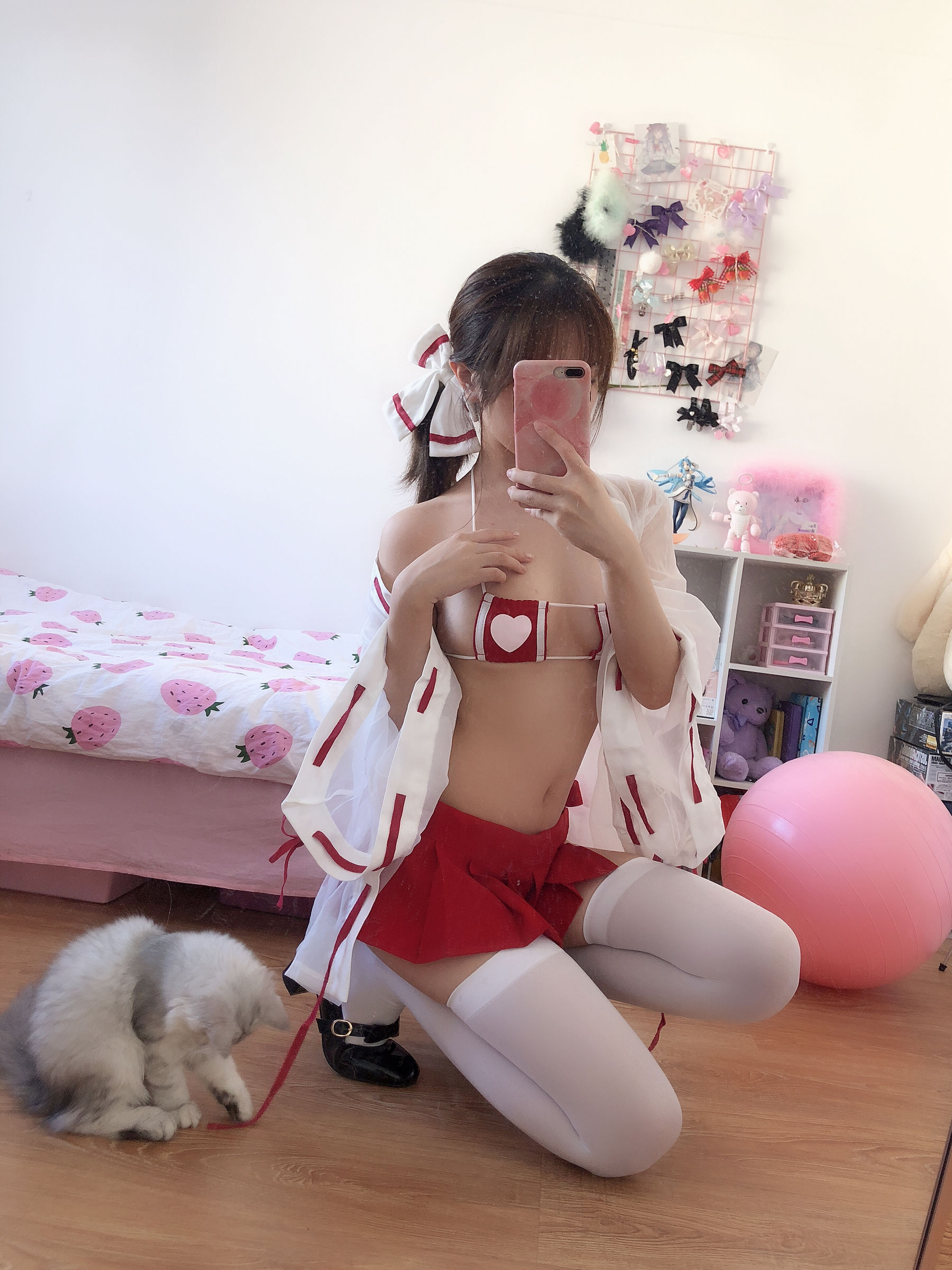 [Cosplay写真] 动漫博主雯妹 – 自拍本（1号本）巫女-秀臀网-高品质图集网