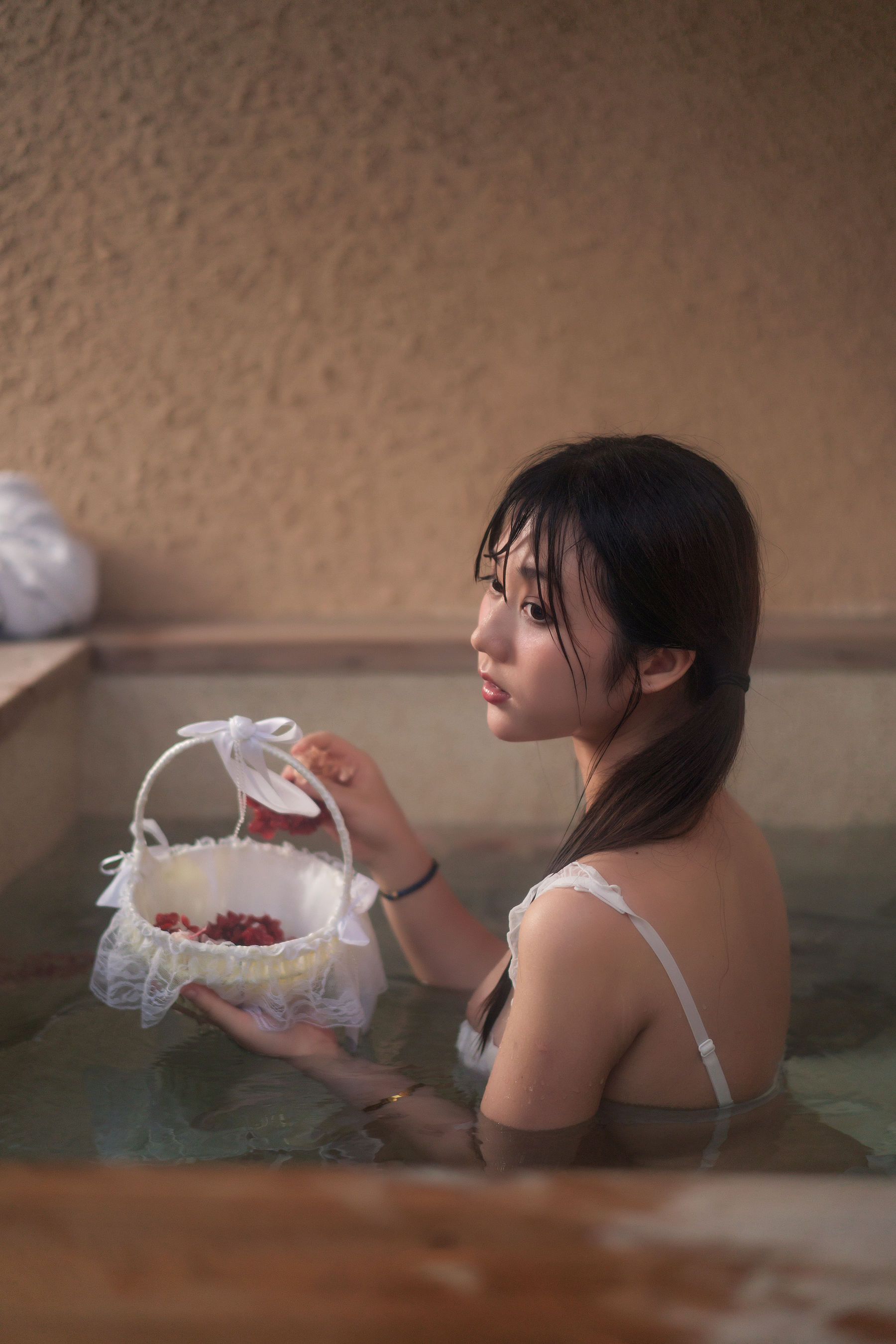 图片[9]-微博福利姬镜酱 私奔之温泉-秀臀网-高品质图集网