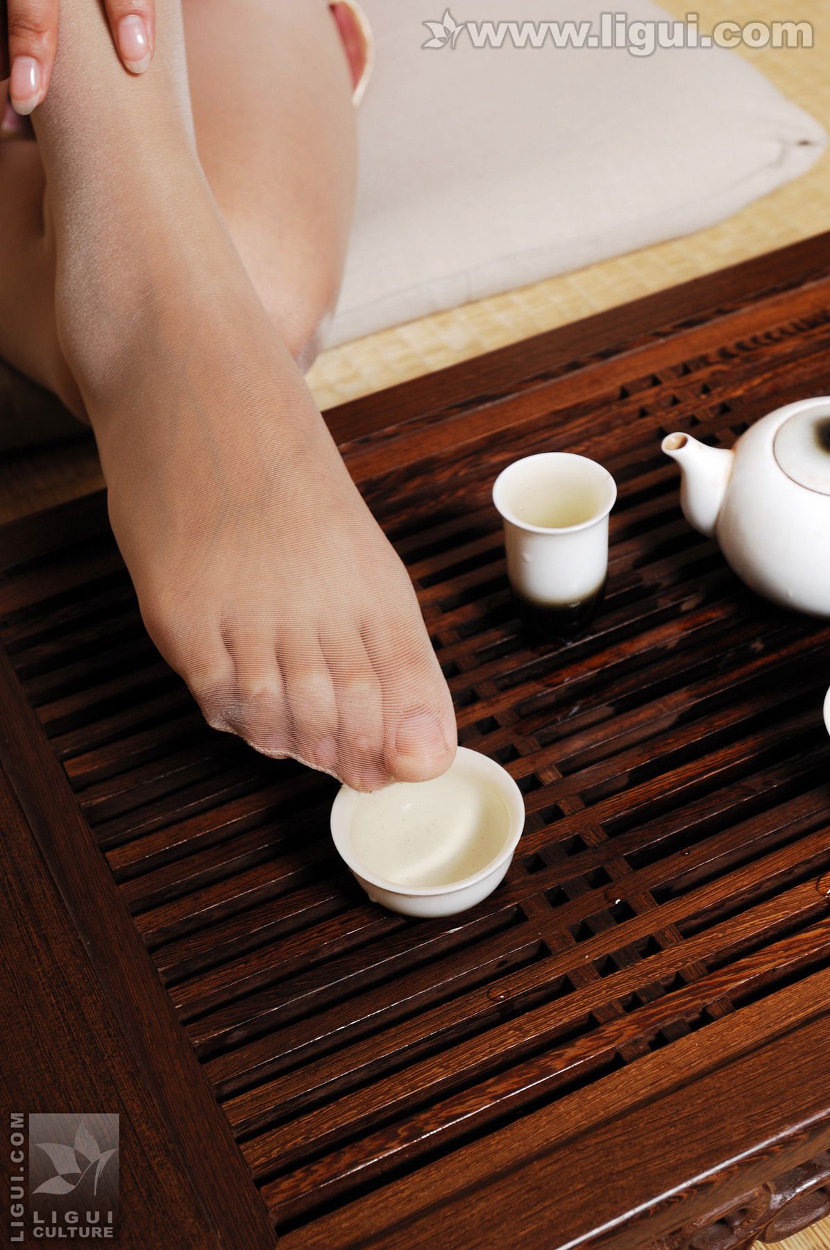 图片[4]-Model 梦娜《玉足茶艺秀柔情》 [丽柜LiGui] 美腿玉足写真图片-秀臀网-高品质图集网