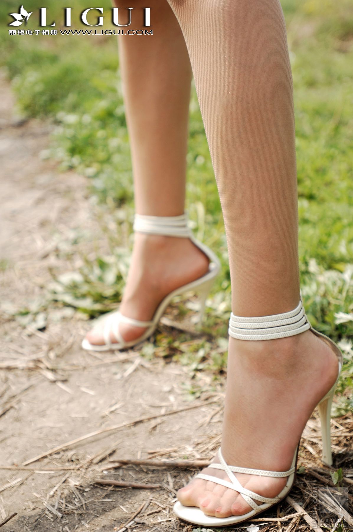图片[9]-Model 文欣《美丽温玉河上》 [丽柜LiGui] 美腿玉足写真图片-秀臀网-高品质图集网