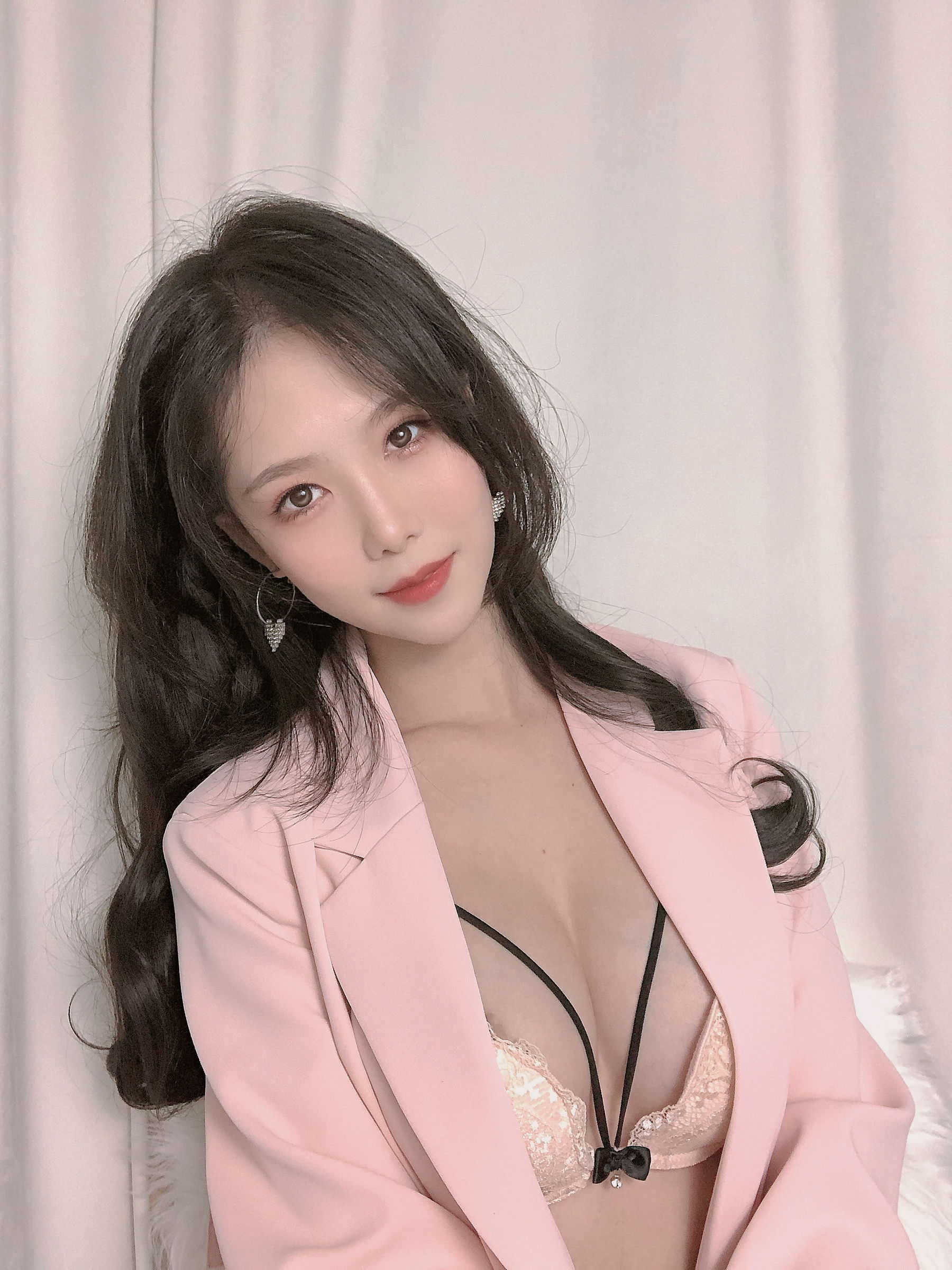 图片[2]-[网红COSER写真] 抖娘-利世图集 – 粉色西装-蕾丝百合网-美图分享,Cosplay美图,私房写真,套图下载
