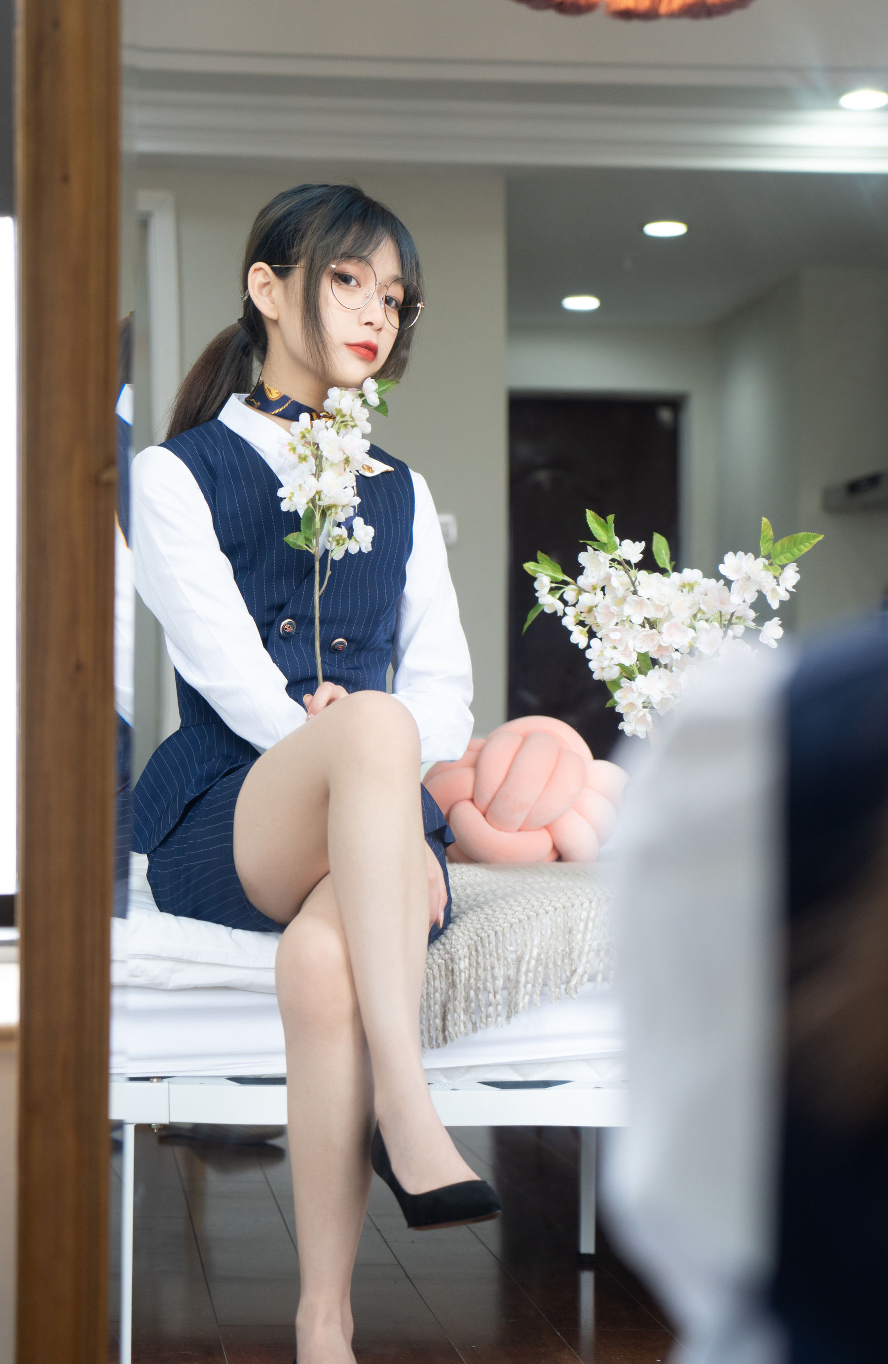 图片[9]-梨瑾瑾 – 乘务员-秀臀网-高品质图集网