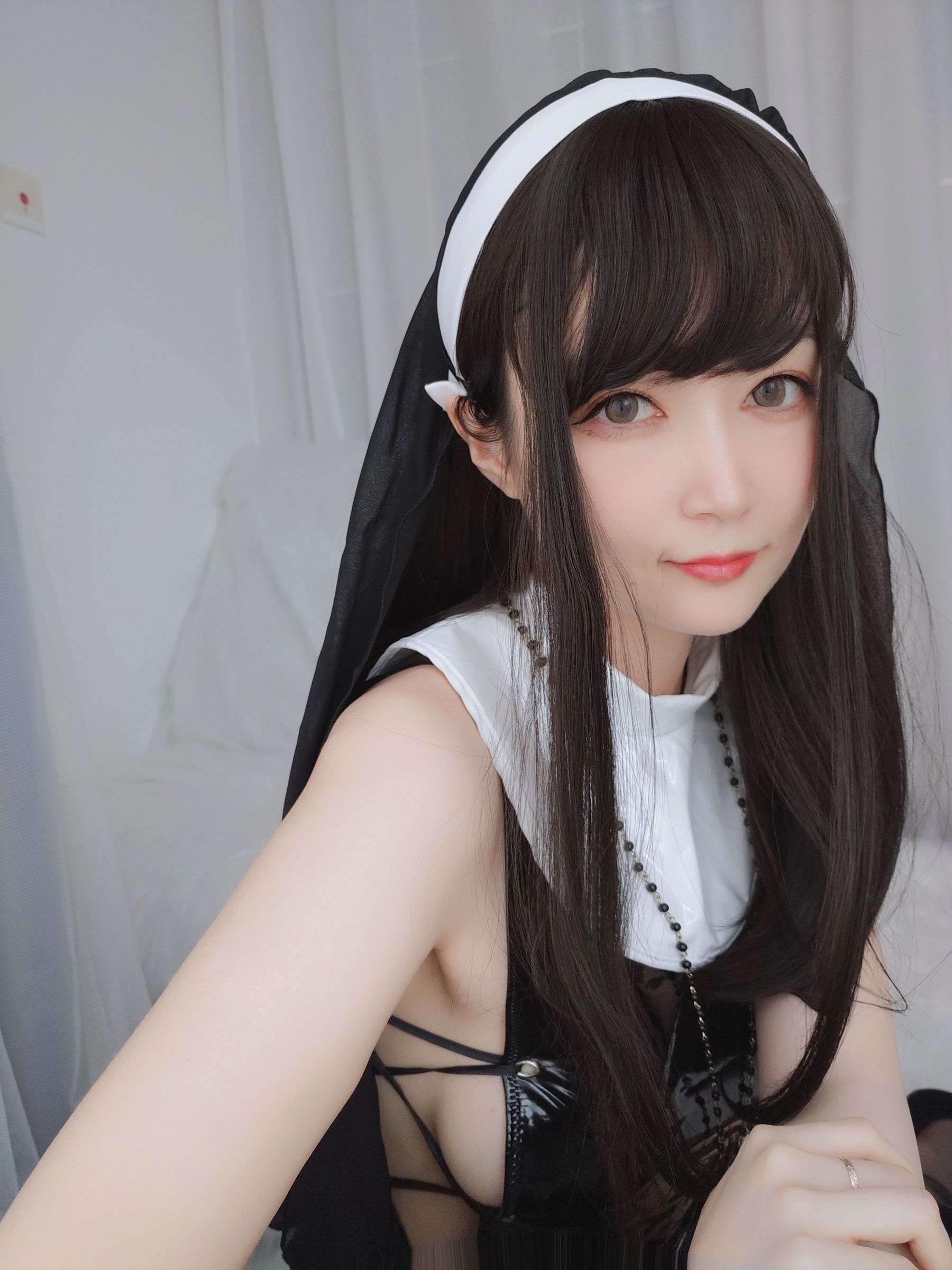 图片[3]-[COS福利] Coser小姐姐白银 – 皮衣修女-蕾丝百合网-美图分享,Cosplay美图,私房写真,套图下载