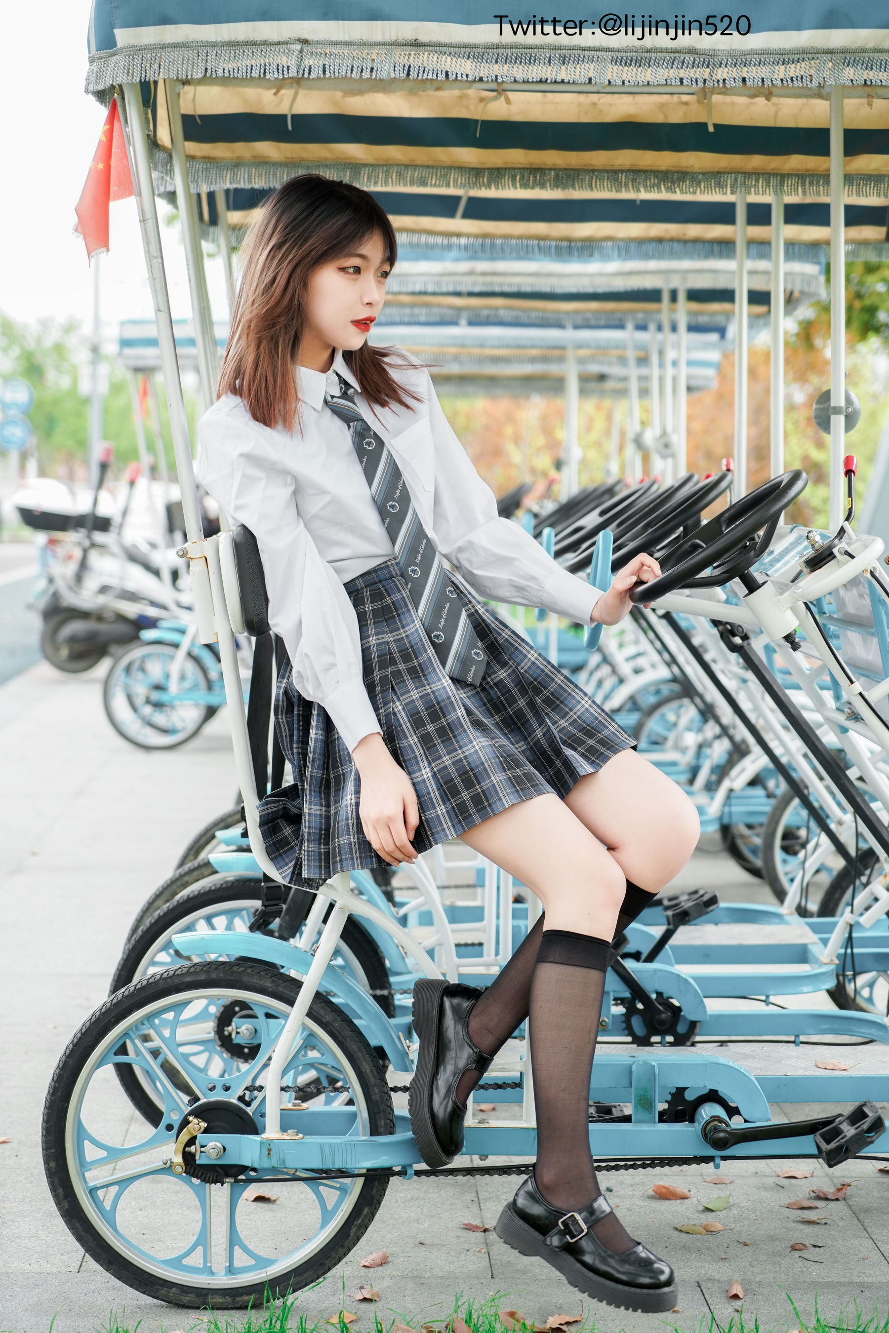 图片[5]-梨瑾瑾 – 户外JK2-蕾丝百合网-美图分享,Cosplay美图,私房写真,套图下载