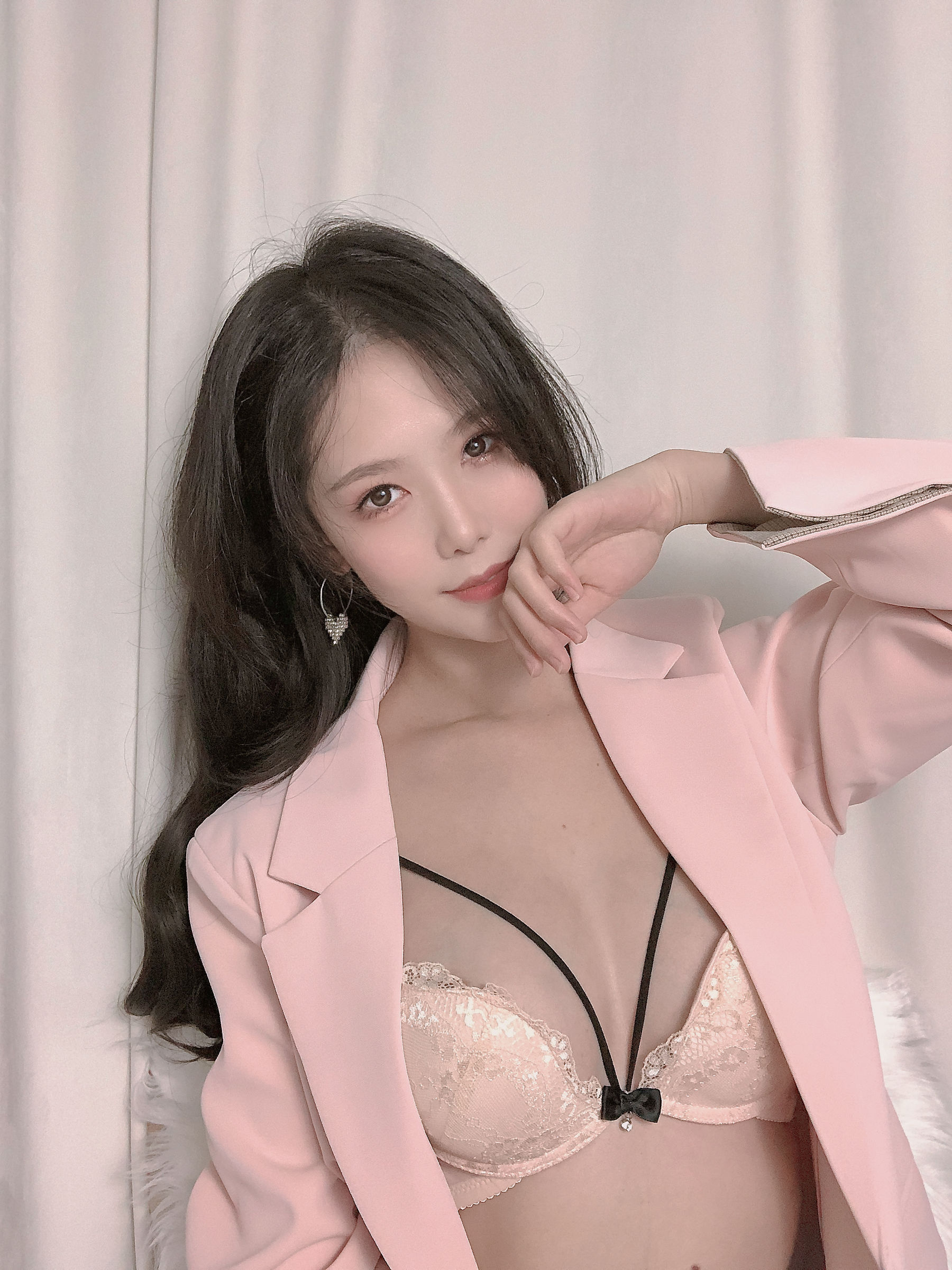 图片[4]-[网红COSER写真] 抖娘-利世图集 – 粉色西装-蕾丝百合网-美图分享,Cosplay美图,私房写真,套图下载