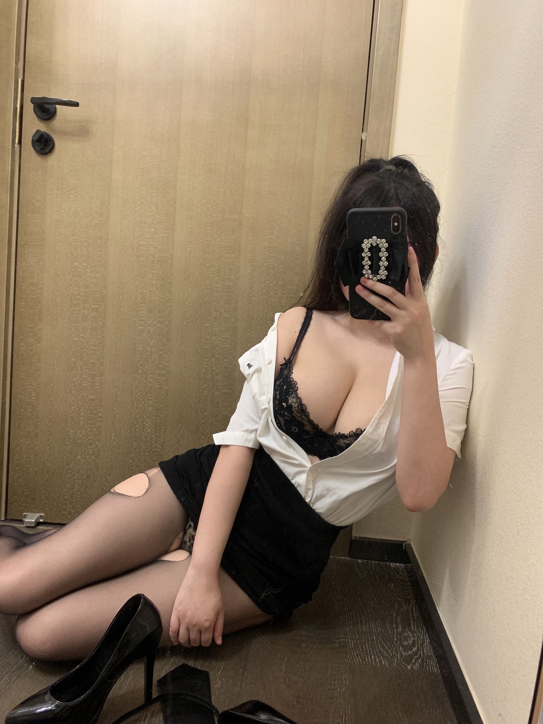 图片[9]-[福利COS] 蜜桃少女是依酱呀 – 刚入职的新人-秀臀网-高品质图集网