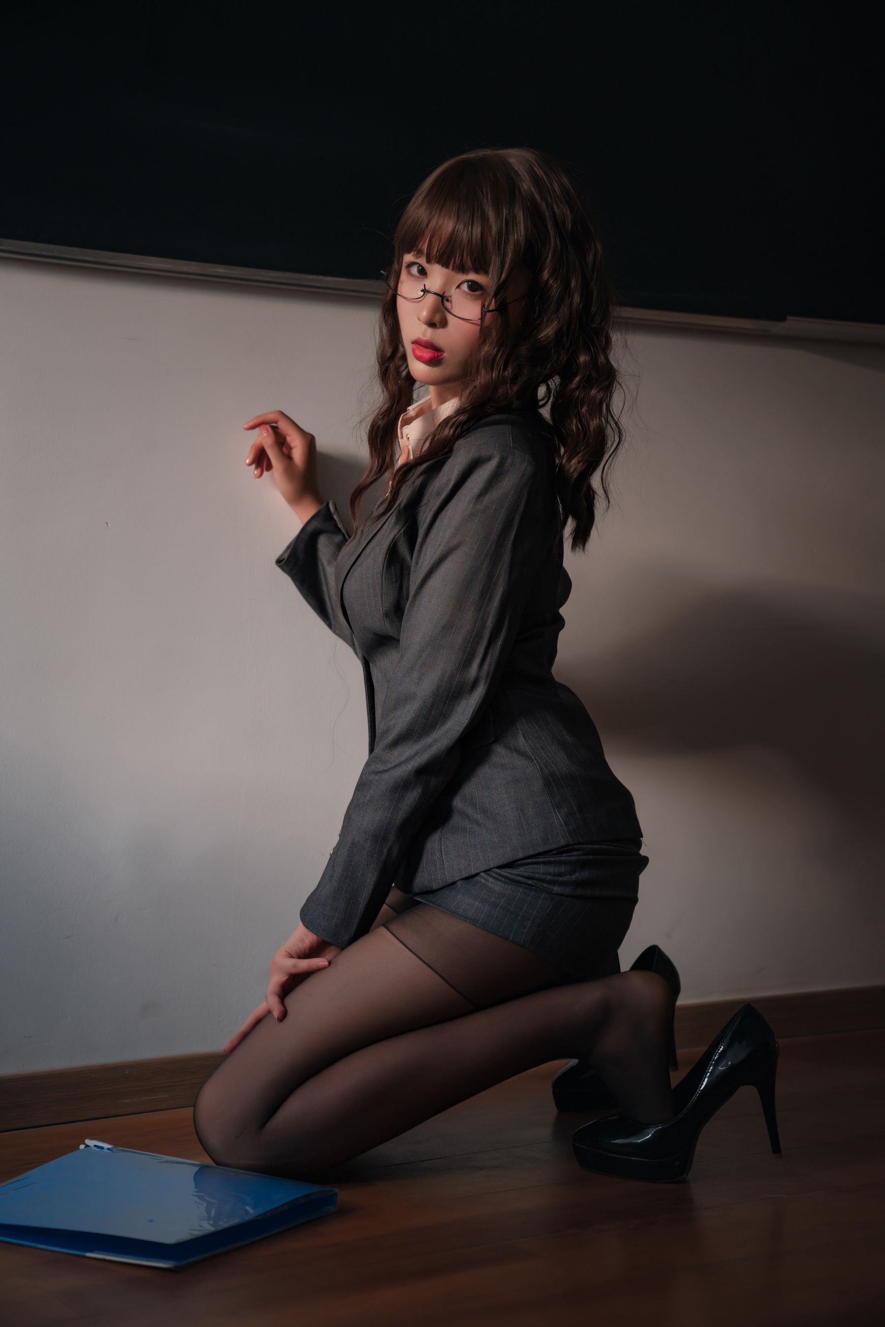 图片[8]-轩萧学姐 – 教鞭-秀臀网-高品质图集网