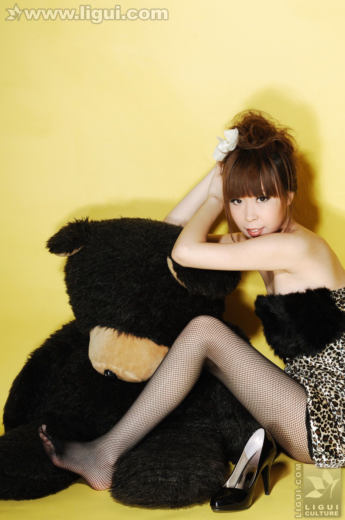 图片[8]-Model Vicky《与小熊玩偶之间的黑丝摩登秀》 [丽柜LiGui] 美腿玉足写真图片-秀臀网-高品质图集网