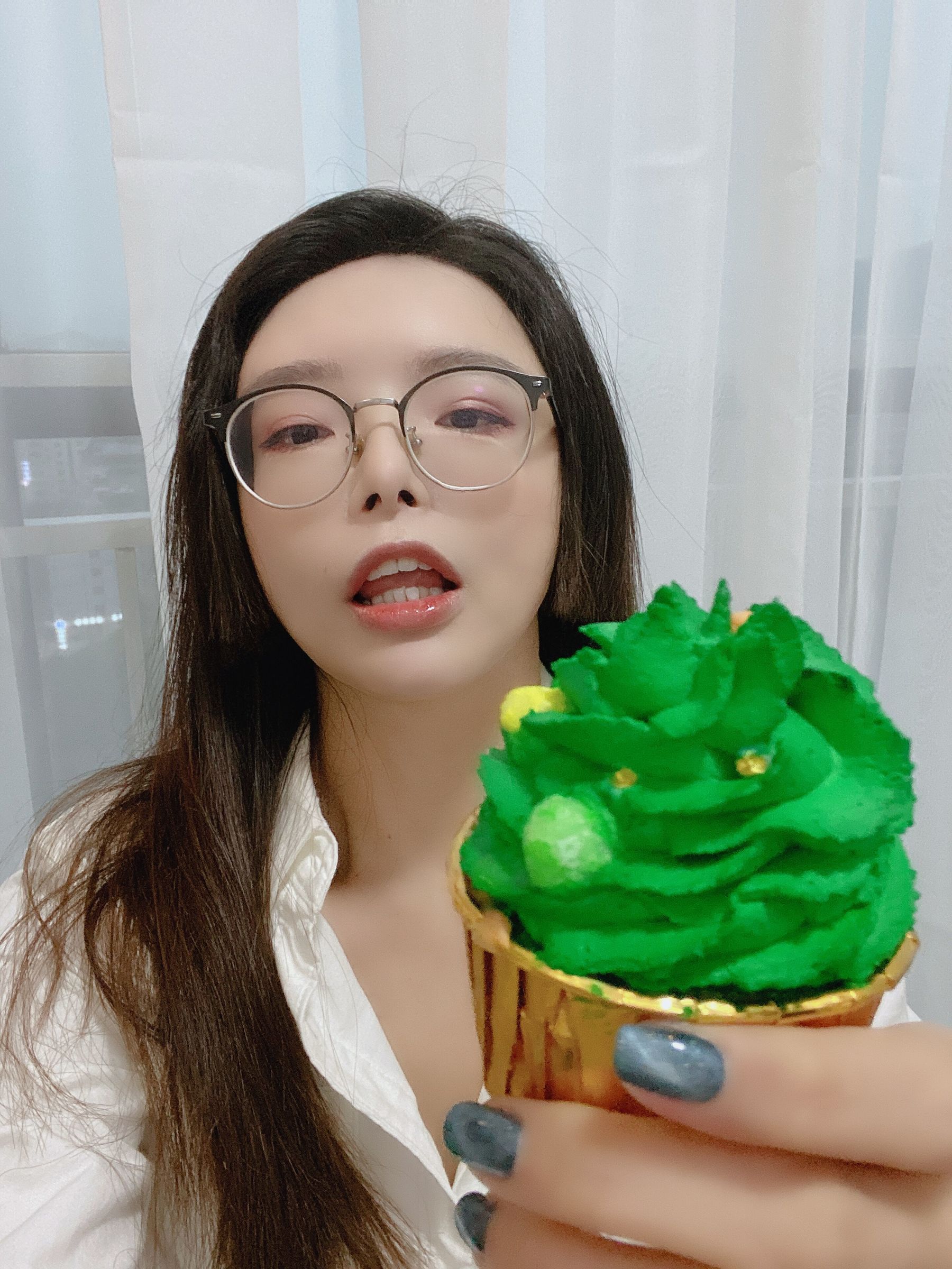 图片[2]-[COS福利] 秋和柯基(夏小秋秋秋) – 圣诞自拍-蕾丝百合网-美图分享,Cosplay美图,私房写真,套图下载