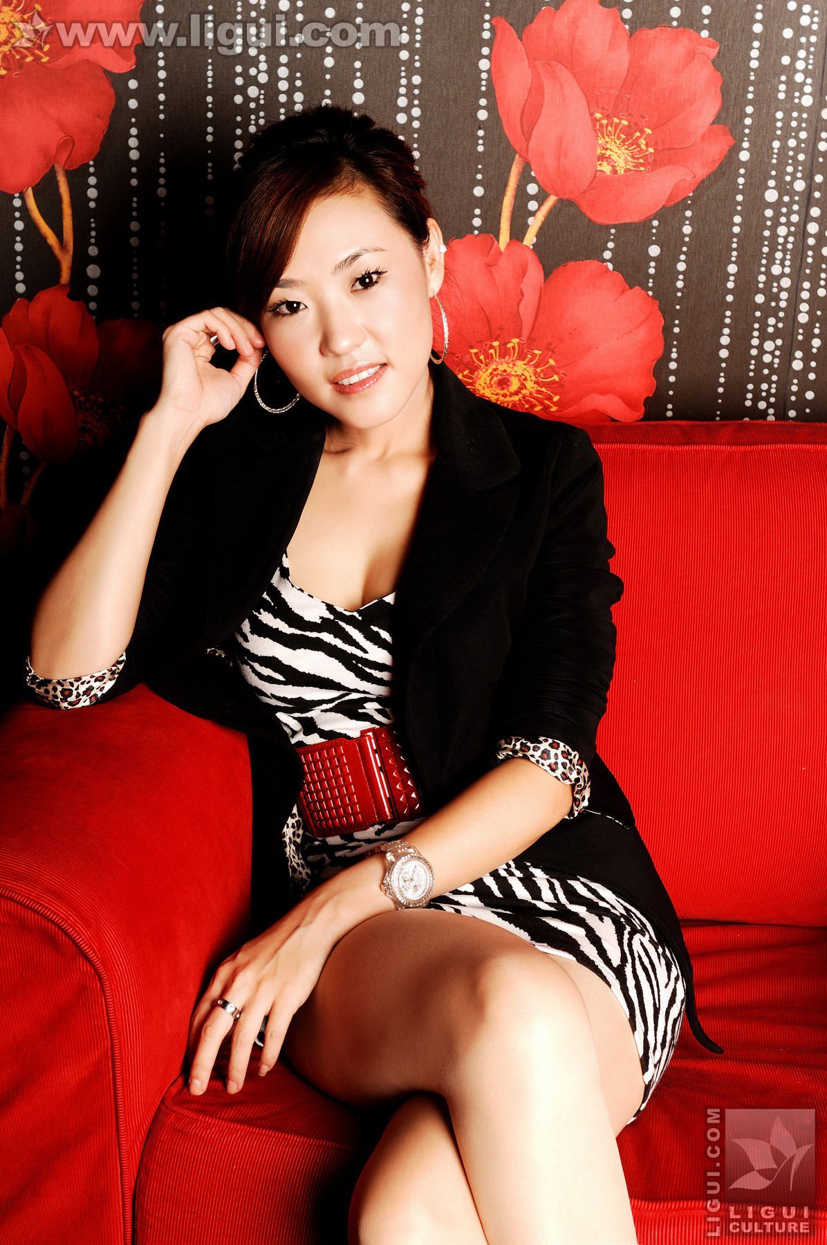 图片[1]-Model CoCo《沉醉其中》 [丽柜LiGui] 美腿玉足写真图片-秀臀网-高品质图集网