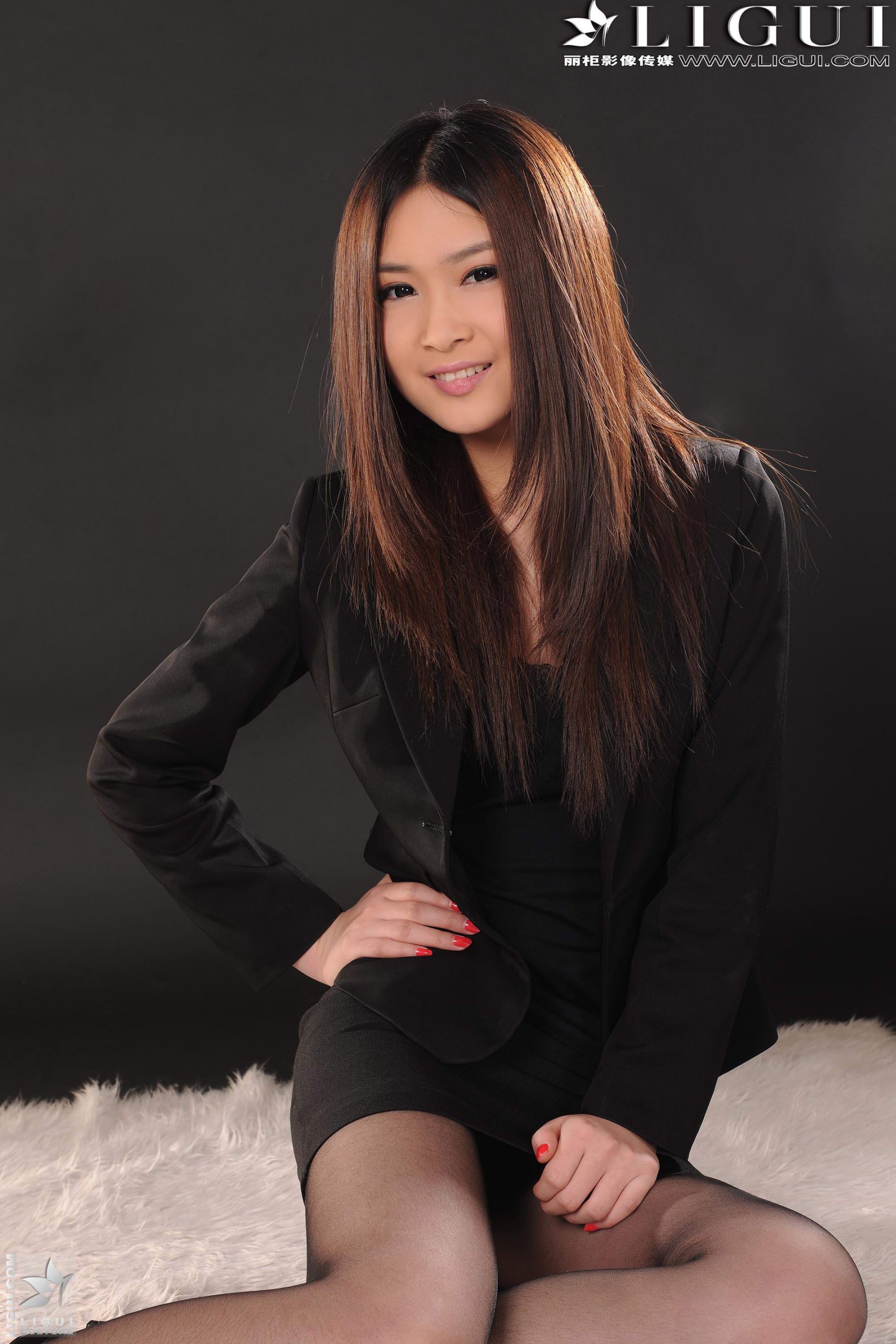 图片[7]-[丽柜LiGui] Model 允儿《黑丝OL职业装》 美腿玉足写真图片-秀臀网-高品质图集网
