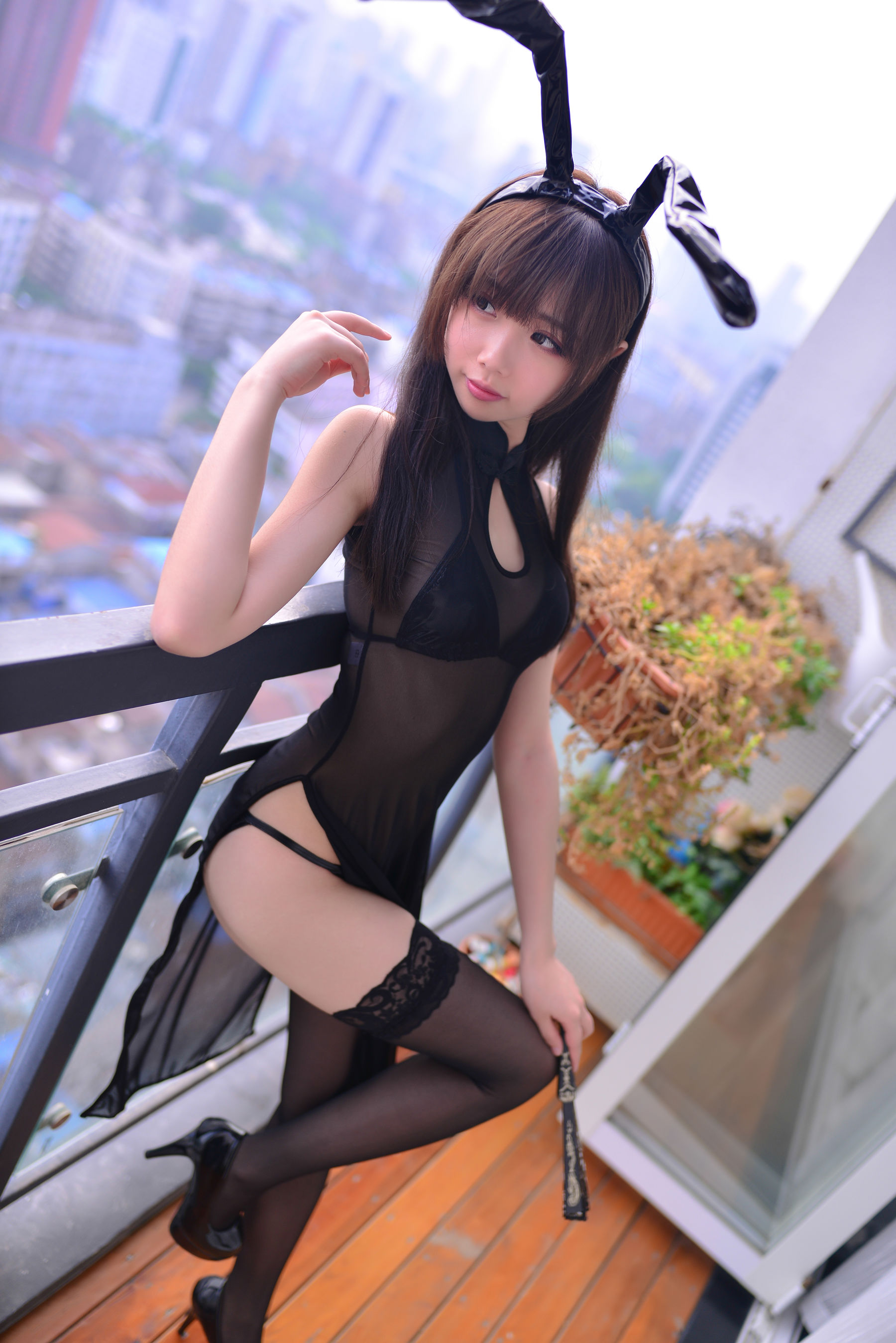 图片[2]-[Cosplay写真] Cos小姐姐雪琪 – 黑透旗袍兔耳-蕾丝百合网-美图分享,Cosplay美图,私房写真,套图下载