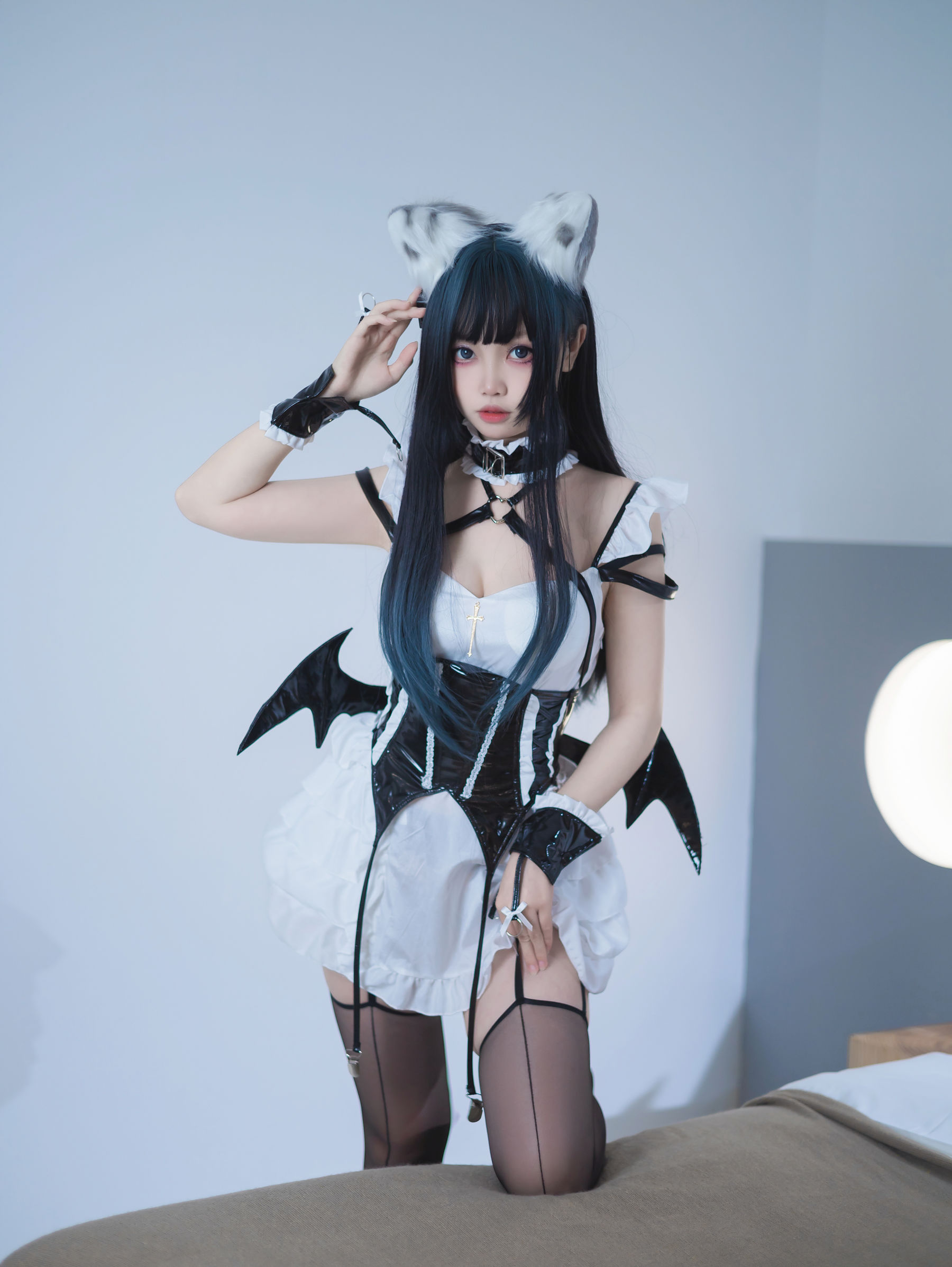 [福利COS] 洛桑w伊梓 – 猫耳小恶魔-蕾丝百合网-美图分享,Cosplay美图,私房写真,套图下载