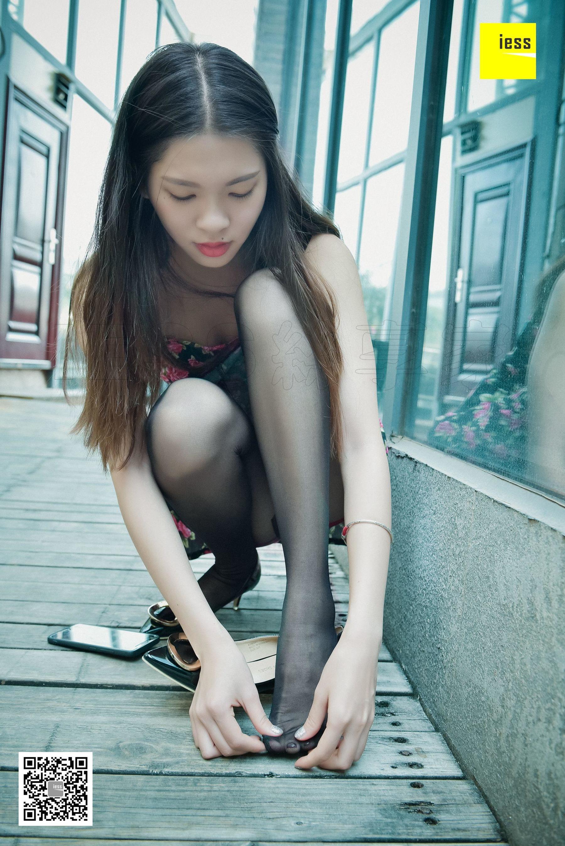 图片[8]-丝享家125 七七 《小碎花与黑丝》[IESS异思趣向]-秀臀网-高品质图集网