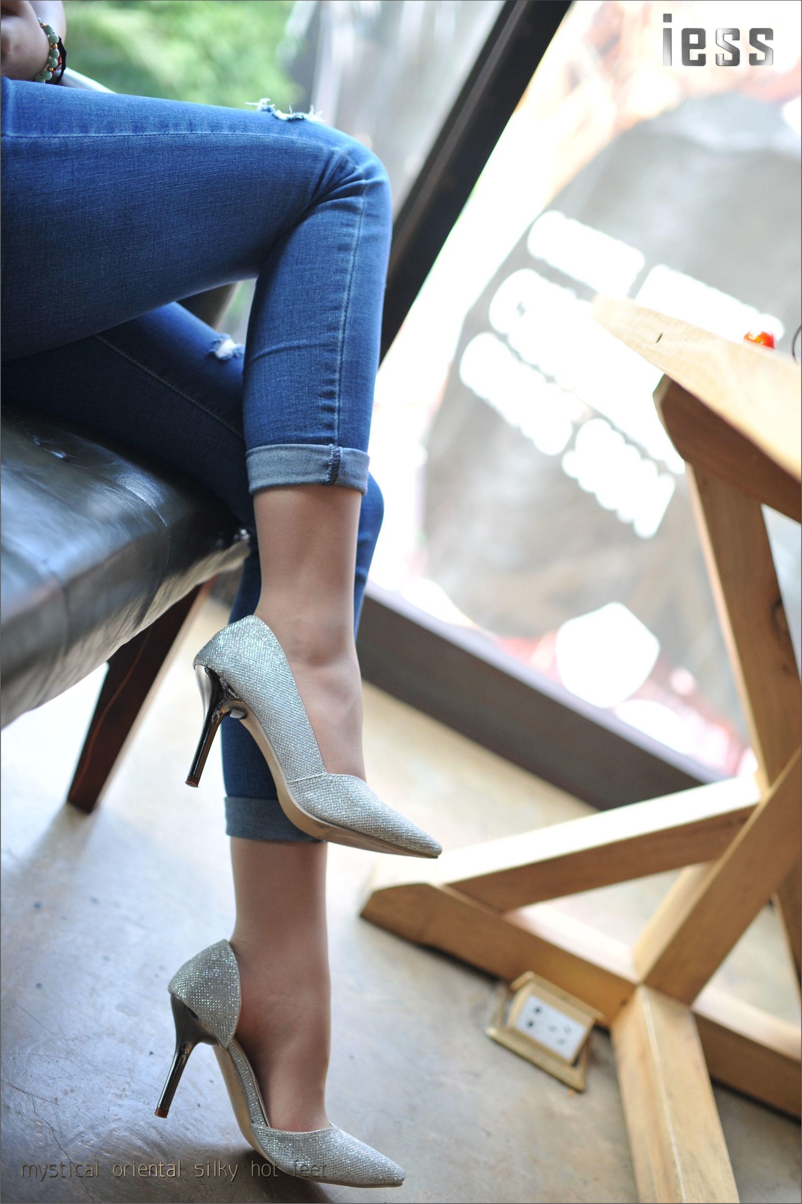 图片[7]-丝足便当008 张馨月 《丝足高跟与牛仔裤 2》[IESS异思趣向]-秀臀网-高品质图集网