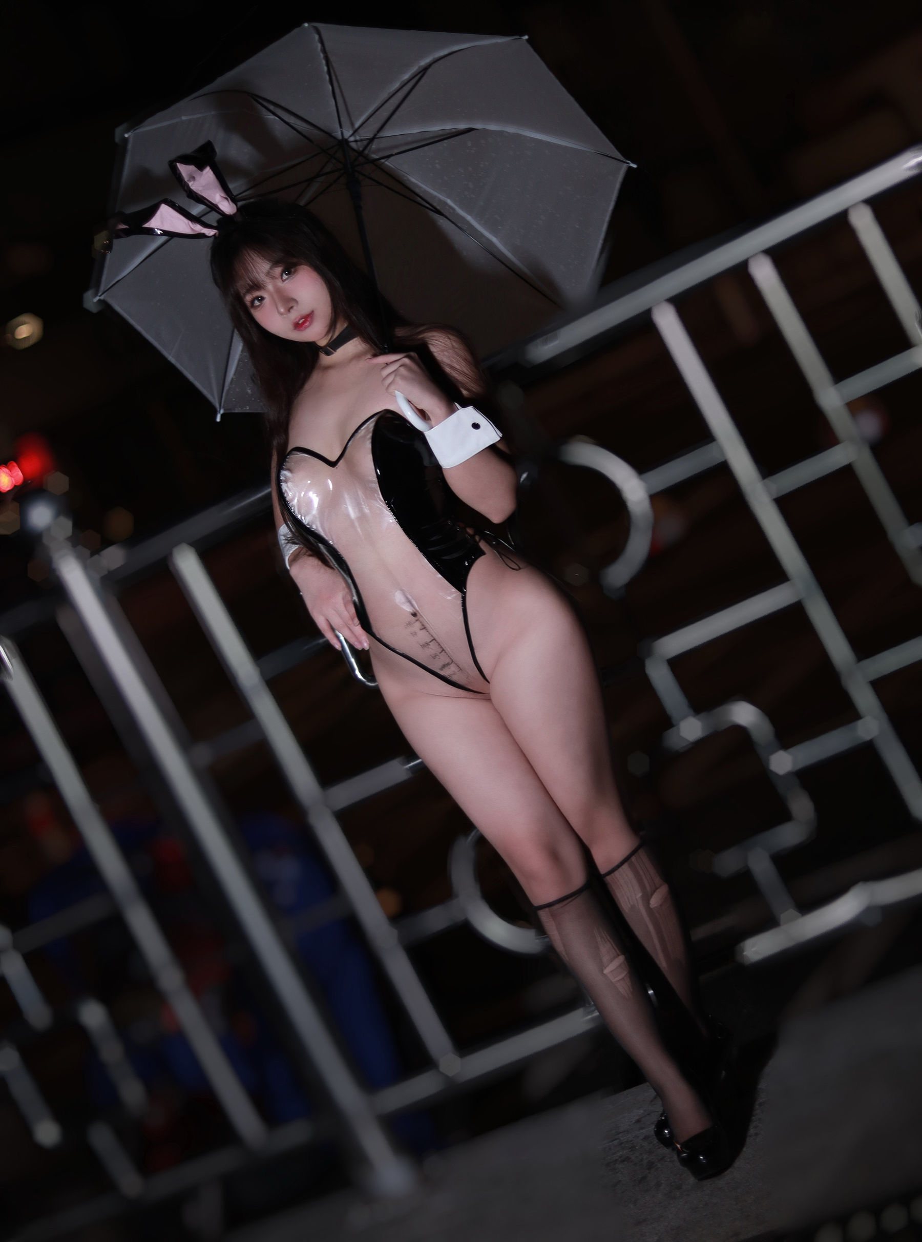 [福利COS] yuuhui玉汇 – 雨中透明兔女郎-蕾丝百合网-美图分享,Cosplay美图,私房写真,套图下载