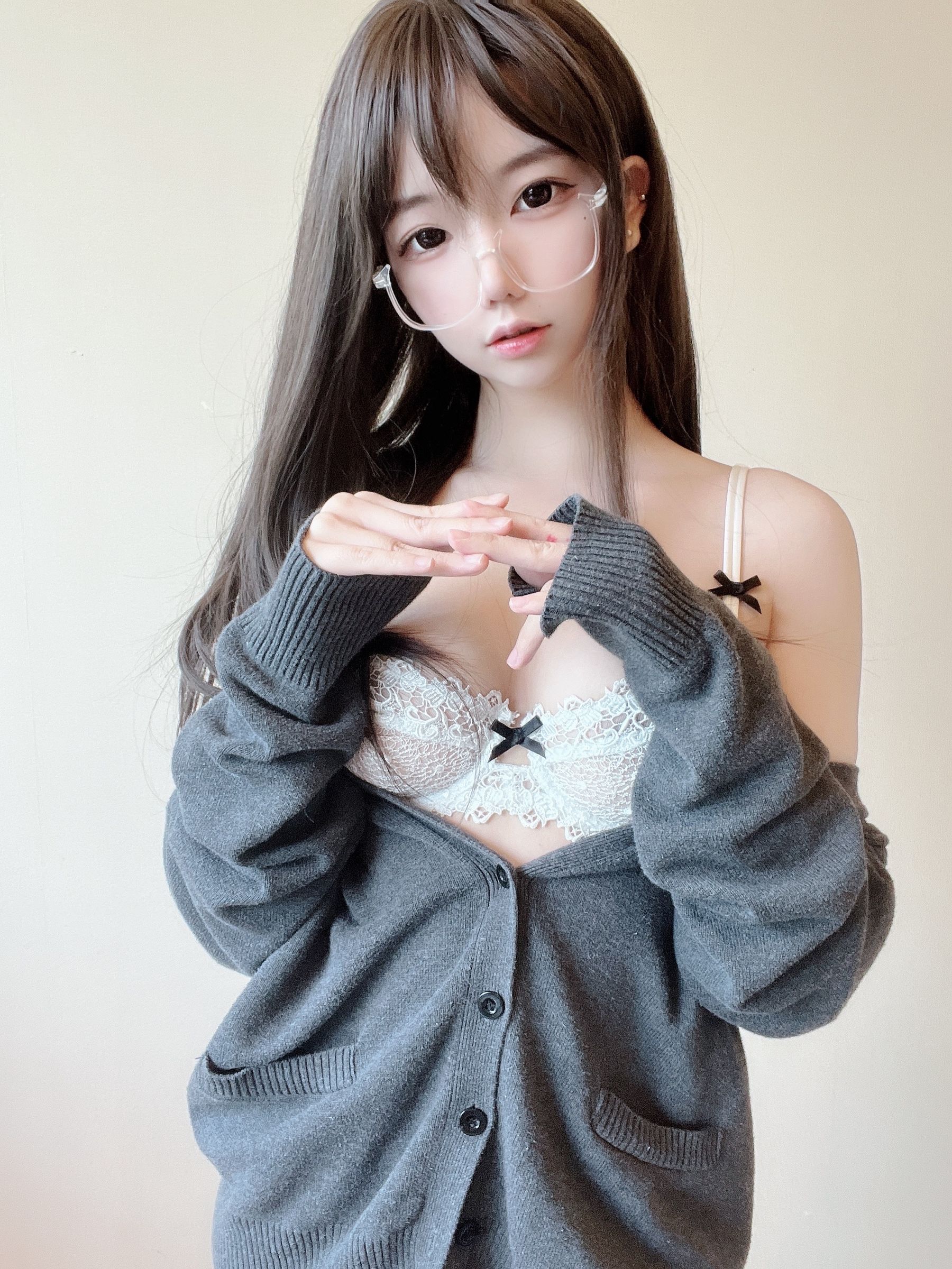 图片[9]-[福利COS] 莉犬酱 – 黑丝白蕾丝-秀臀网-高品质图集网