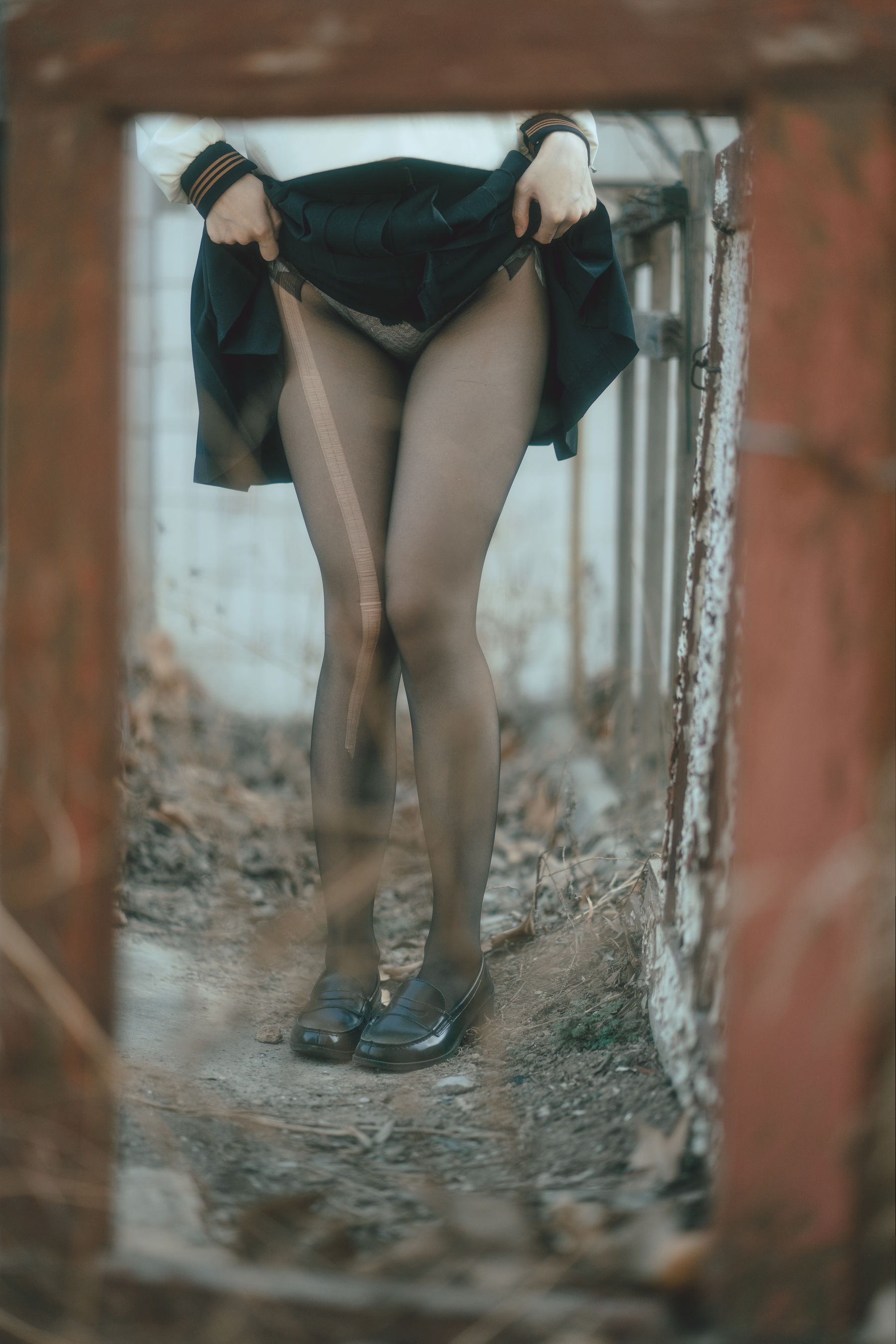 图片[4]-[福利COS] 六味帝皇酱 – 废墟JK-蕾丝百合网-美图分享,Cosplay美图,私房写真,套图下载