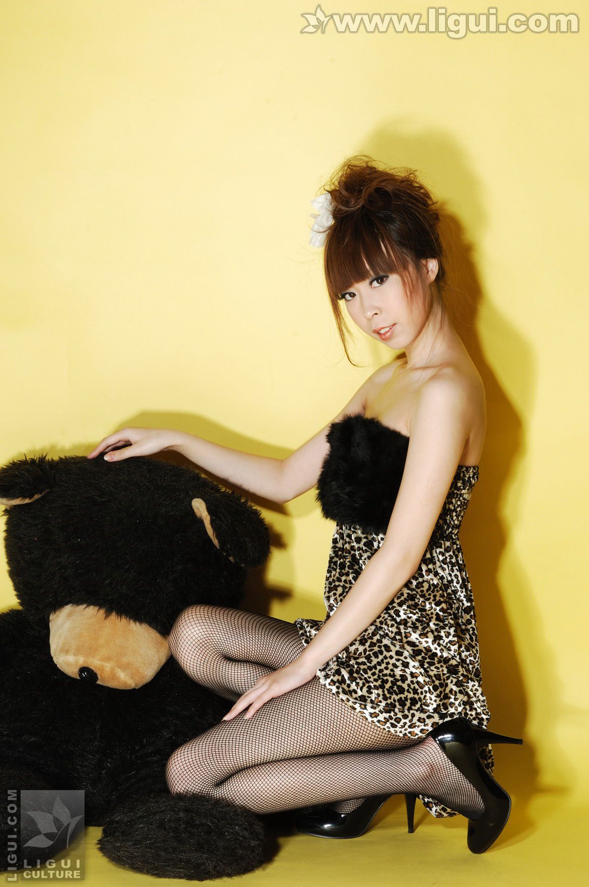 图片[4]-Model Vicky《与小熊玩偶之间的黑丝摩登秀》 [丽柜LiGui] 美腿玉足写真图片-蕾丝百合网-美图分享,Cosplay美图,私房写真,套图下载