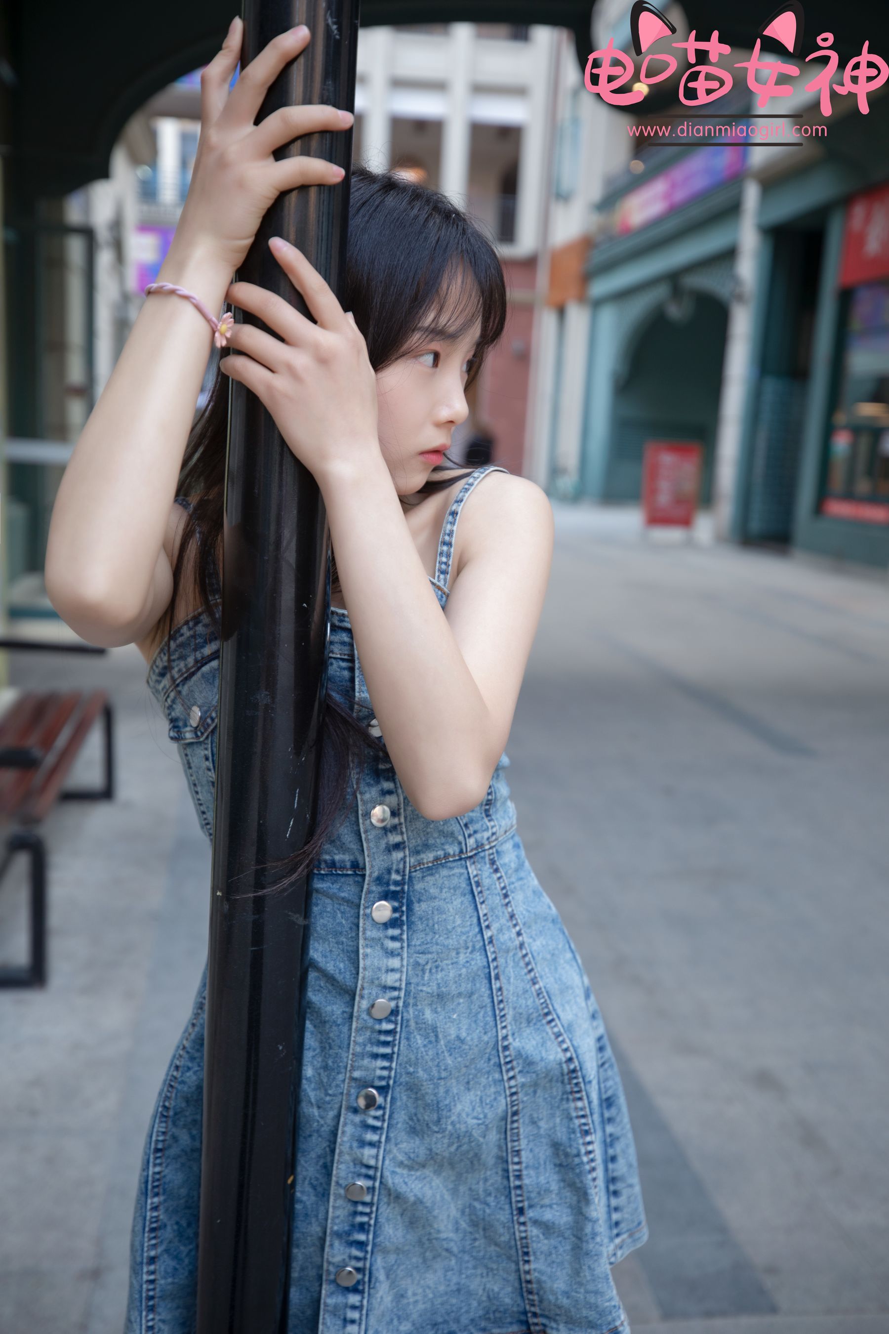 [网红COSER] 电喵女神 – 灵唯 稚嫩小白鞋-蕾丝百合网-美图分享,Cosplay美图,私房写真,套图下载