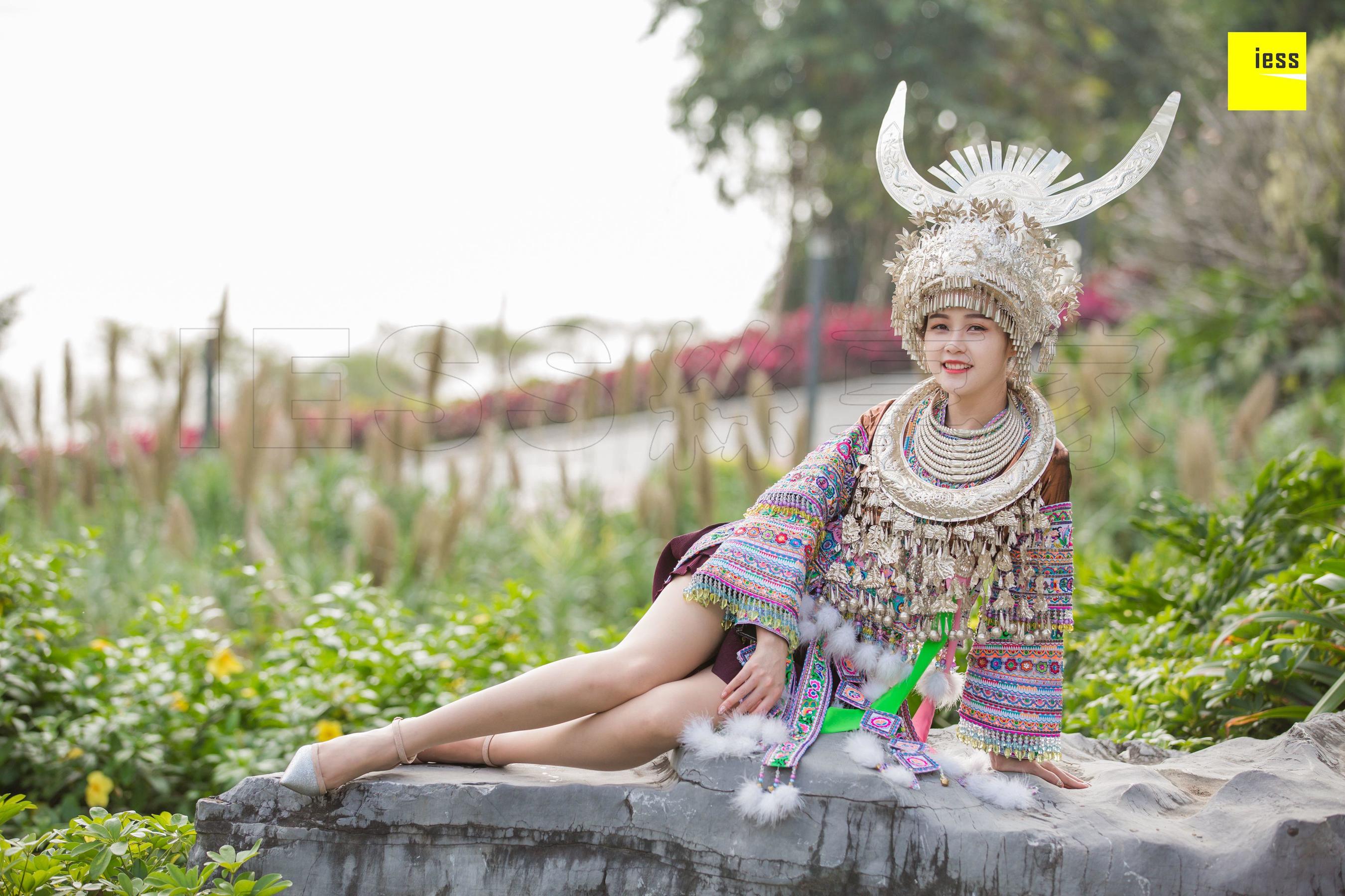 图片[6]-[异思趣向IESS] 模特 九妹《穿丝袜的苗族九妹》-秀臀网-高品质图集网