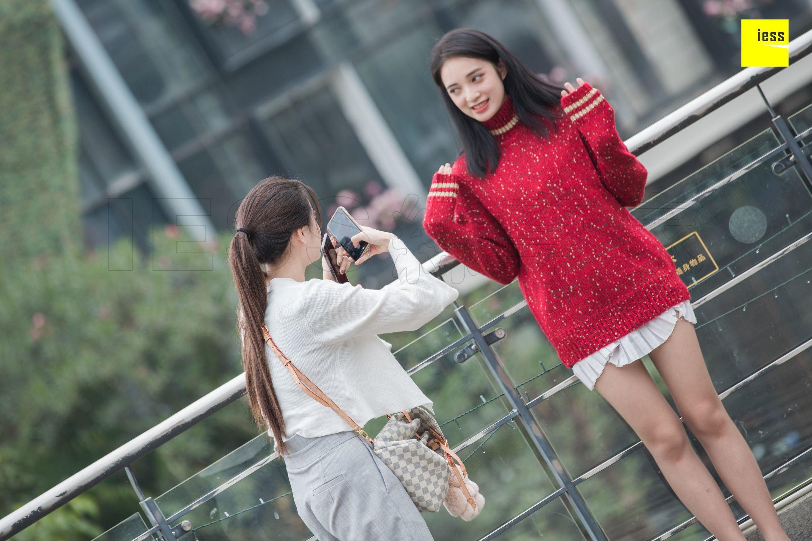 图片[3]-[异思趣向IESS] 模特 姗姗《街拍姗姗和小助理》-秀臀网-高品质图集网