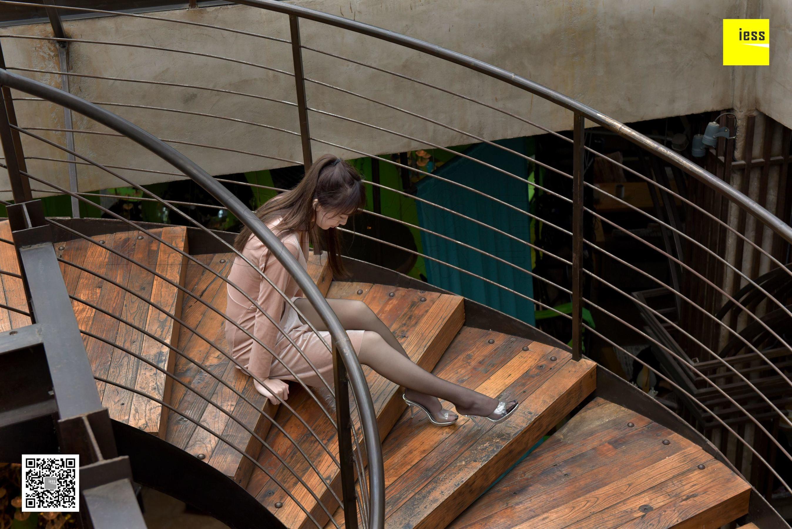 图片[7]-丝享家133 紫紫 《楼道里的黑丝美女》[IESS异思趣向]-秀臀网-高品质图集网