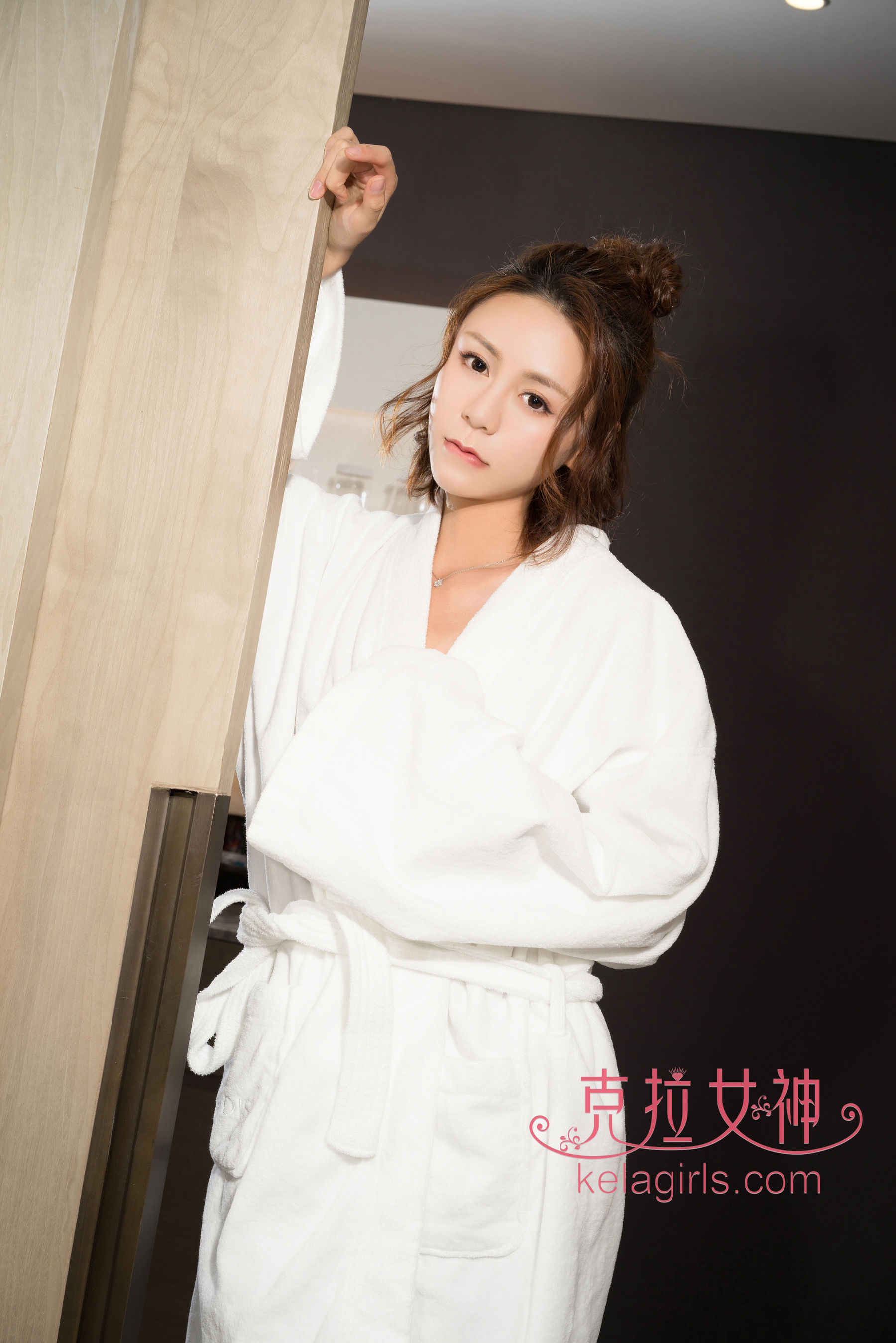 图片[2]-昕予《香肩半露》 [克拉女神Kelagirls]-蕾丝百合网-美图分享,Cosplay美图,私房写真,套图下载