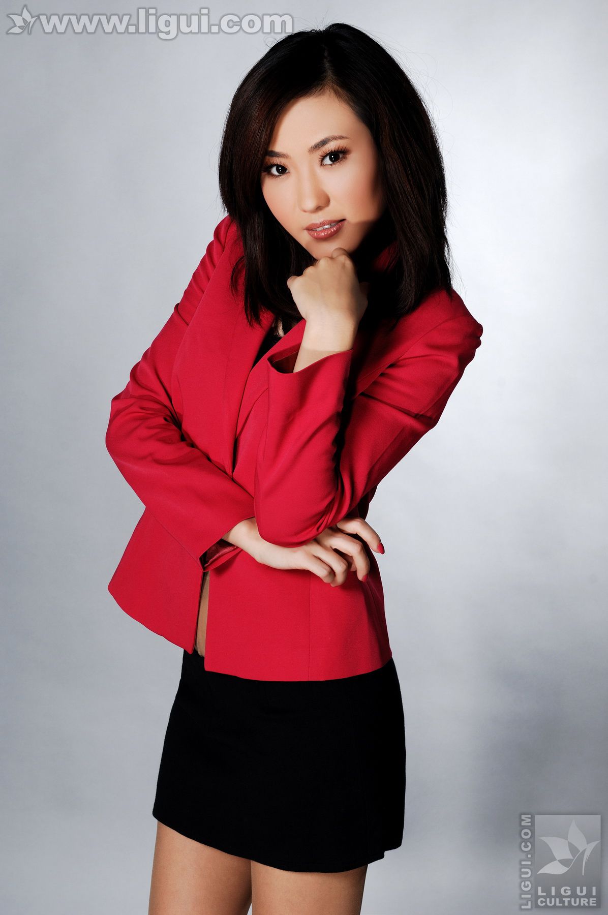 Model CoCo《职业装下的高跟魅力风姿》 [丽柜LiGui] 美腿玉足写真图片-蕾丝百合网-美图分享,Cosplay美图,私房写真,套图下载