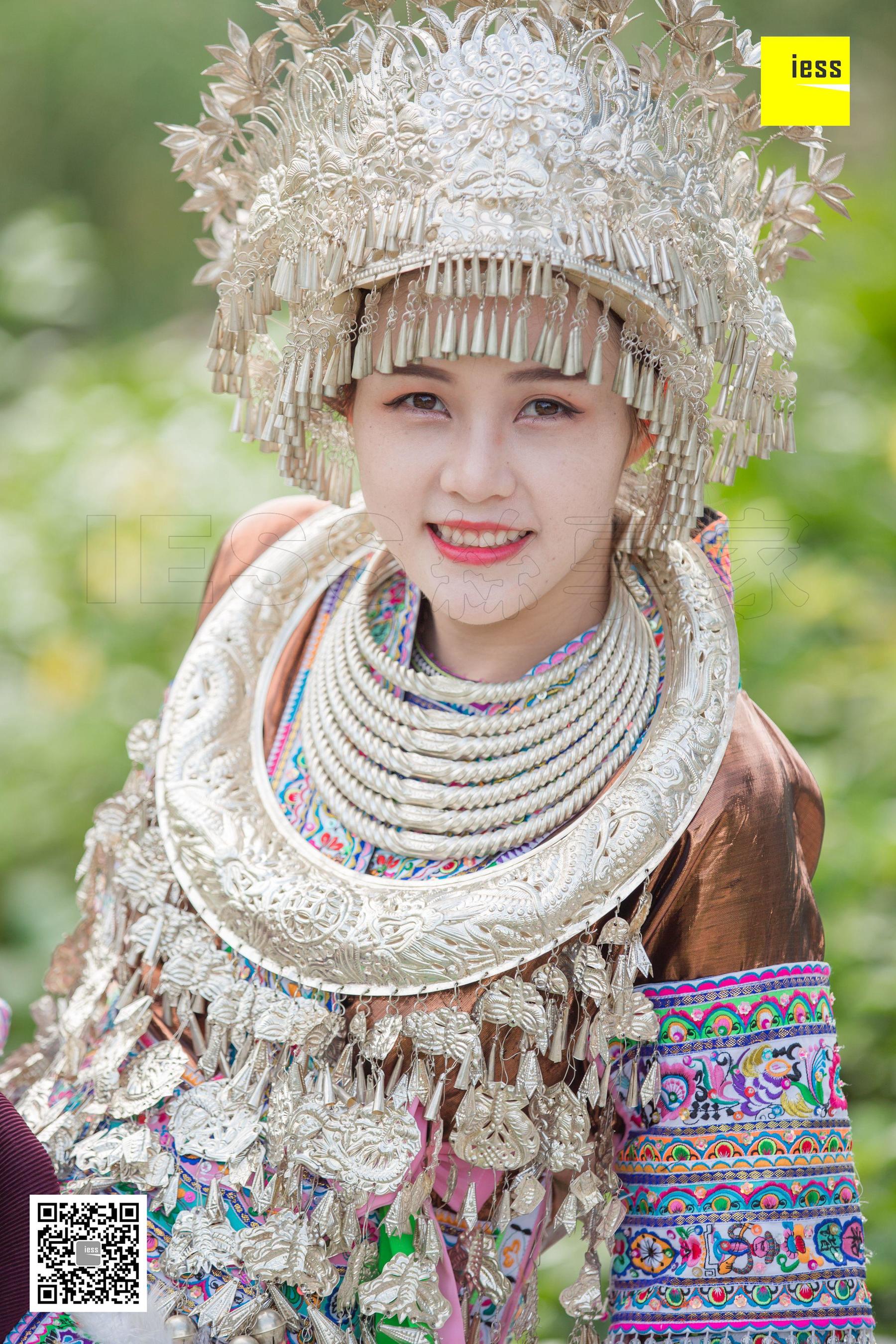 图片[4]-[异思趣向IESS] 模特 九妹《穿丝袜的苗族九妹》-秀臀网-高品质图集网