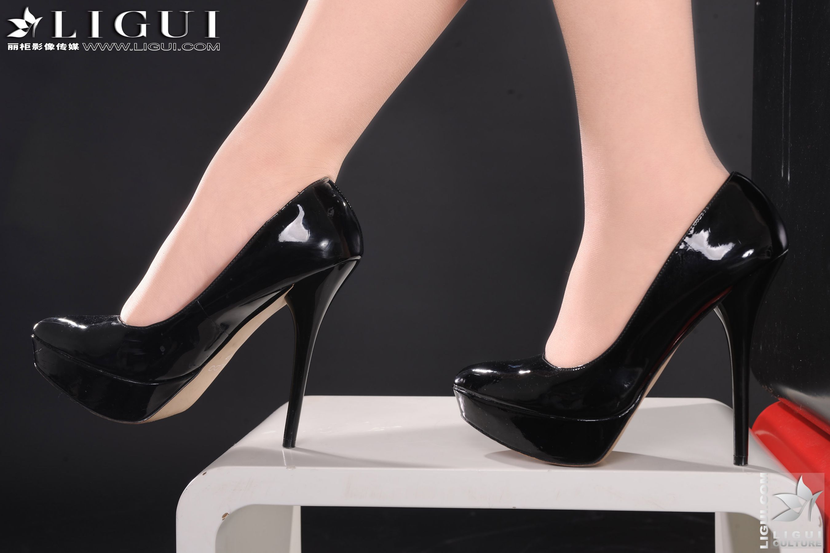 图片[8]-Model 文静《性感女军服》 [丽柜LiGui] 美腿玉足写真图片-秀臀网-高品质图集网