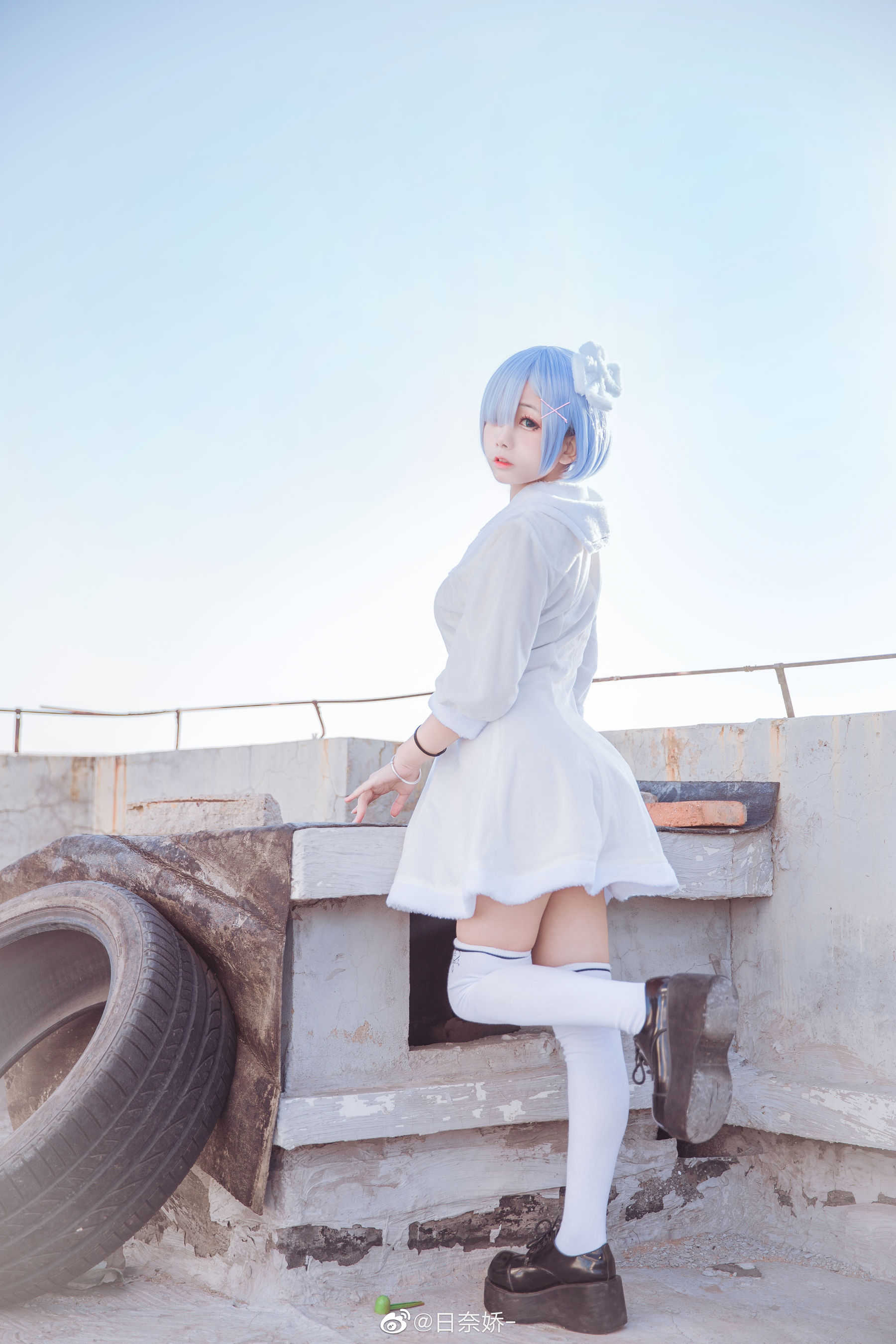 图片[2]-[COS福利] 日奈娇 – 蕾姆 白裙-蕾丝百合网-美图分享,Cosplay美图,私房写真,套图下载