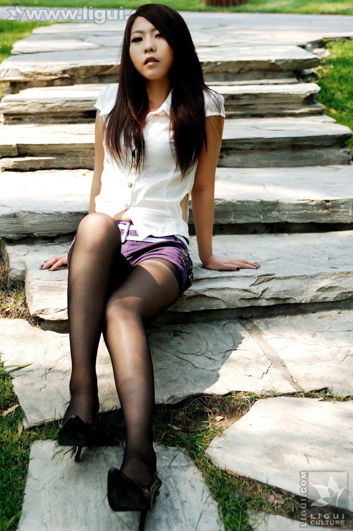 图片[1]-Model 幽幽《美色公园展示篇》 [丽柜LiGui] 美腿玉足写真图片-秀臀网-高品质图集网