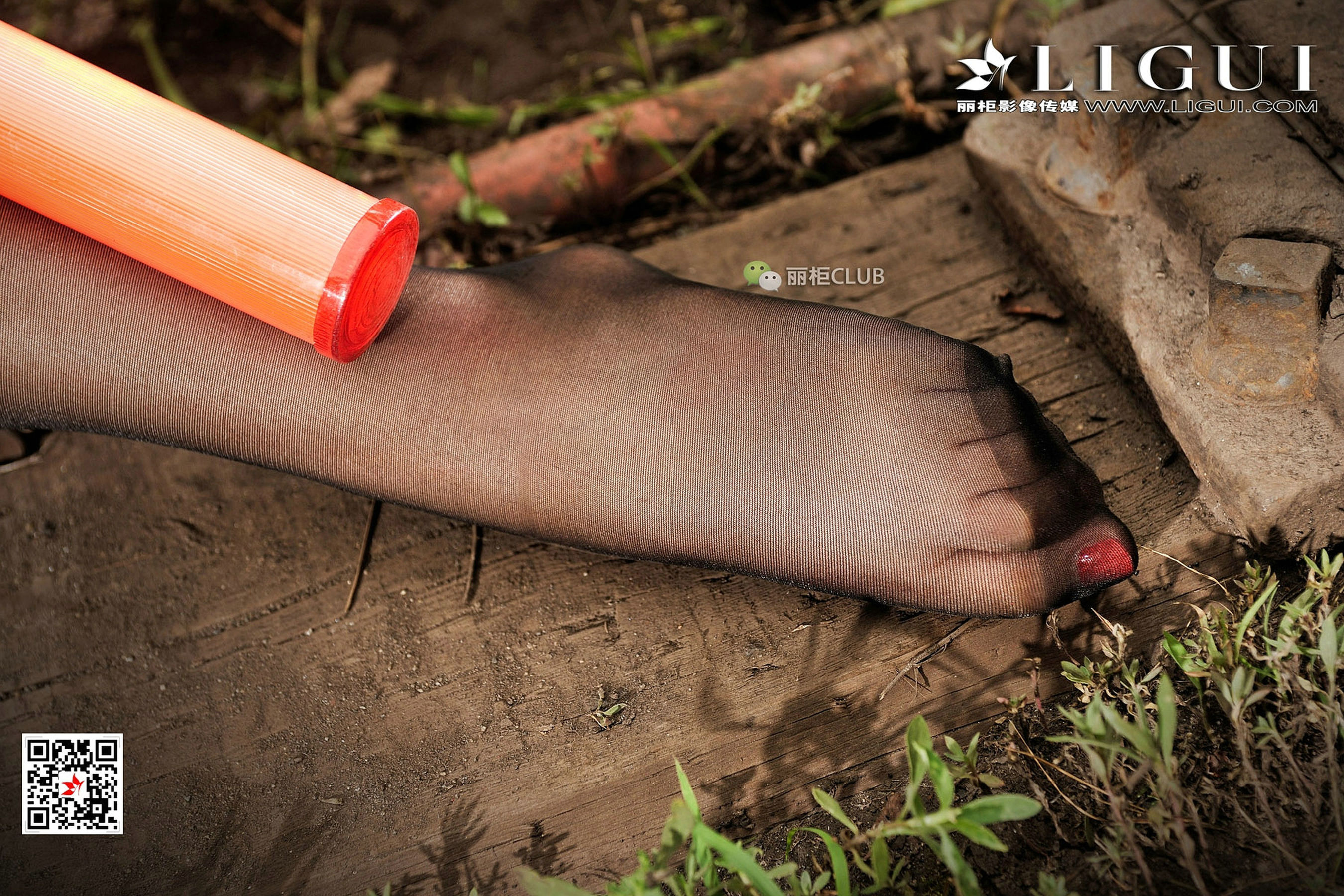 图片[9]-Model 笑笑《废旧火车道黑丝美脚》 [丽柜Ligui]-秀臀网-高品质图集网