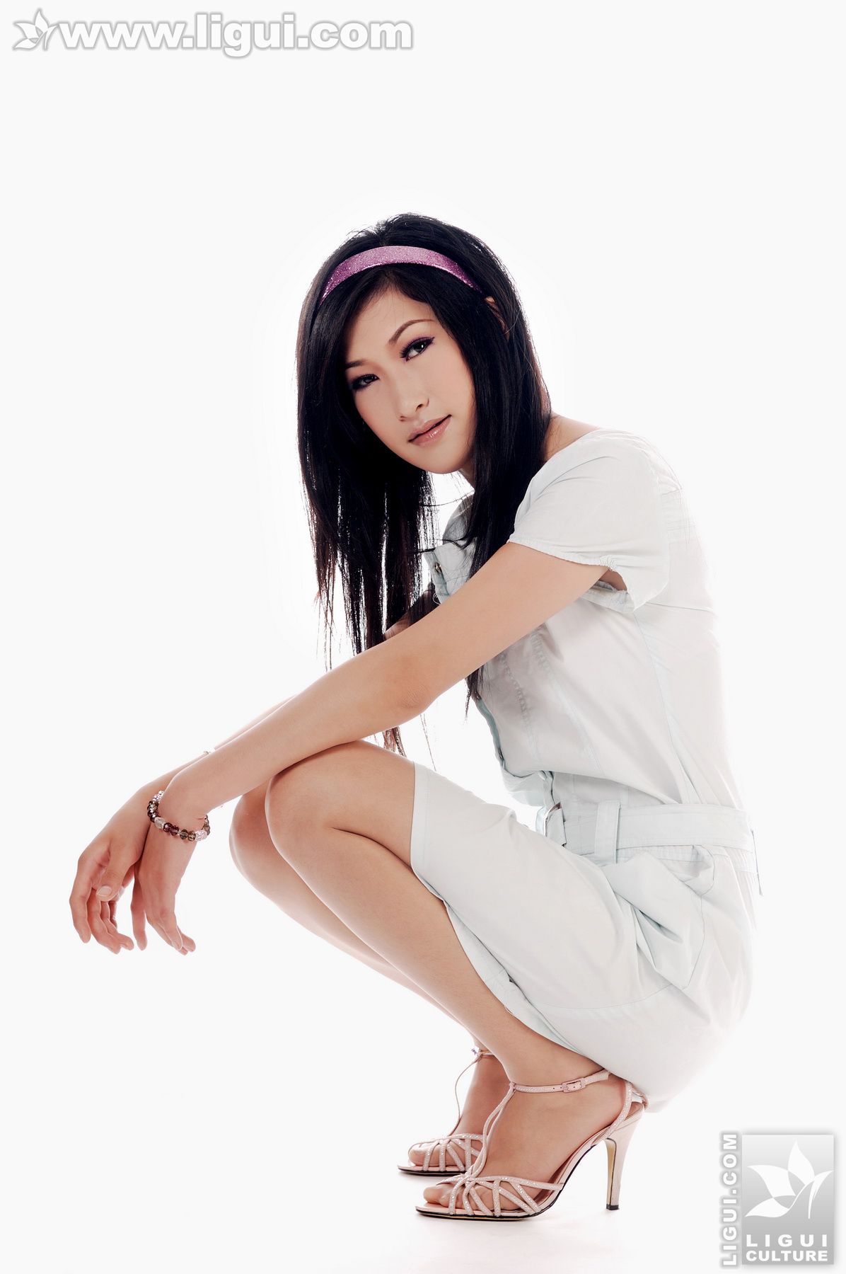 图片[1]-Model 婷婷《白色风情白色诱惑》 [丽柜LiGui] 美腿玉足写真图片-秀臀网-高品质图集网